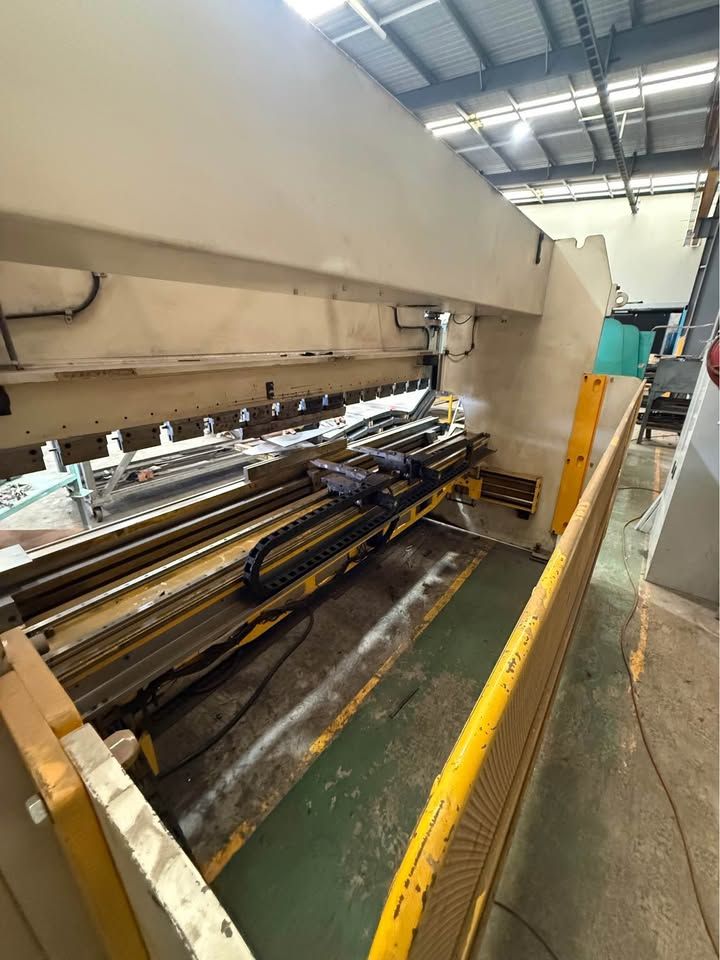 DYE 100t x 3.6m 7-Axis CNC Press Brake — photo 4