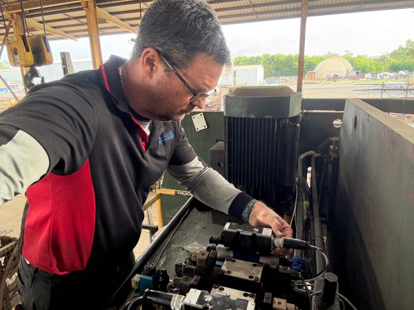 Press Brake Hydraulic Manifold Underside Service
