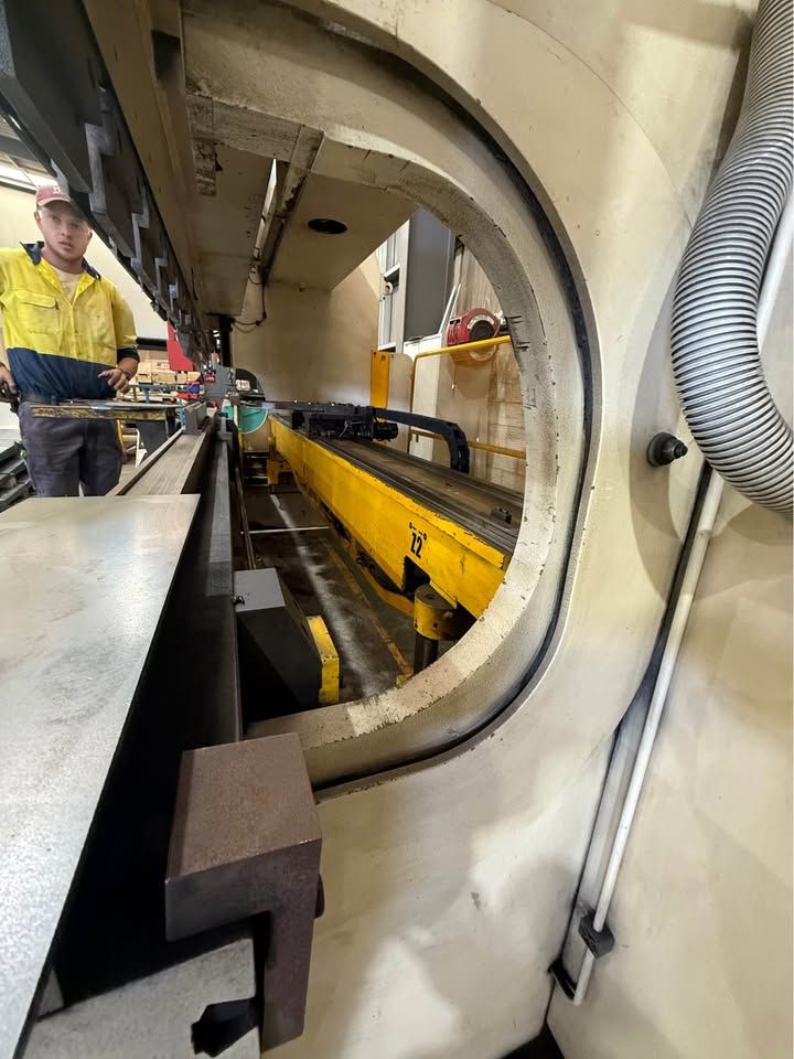 DYE 100t x 3.6m 7-Axis CNC Press Brake — photo 9