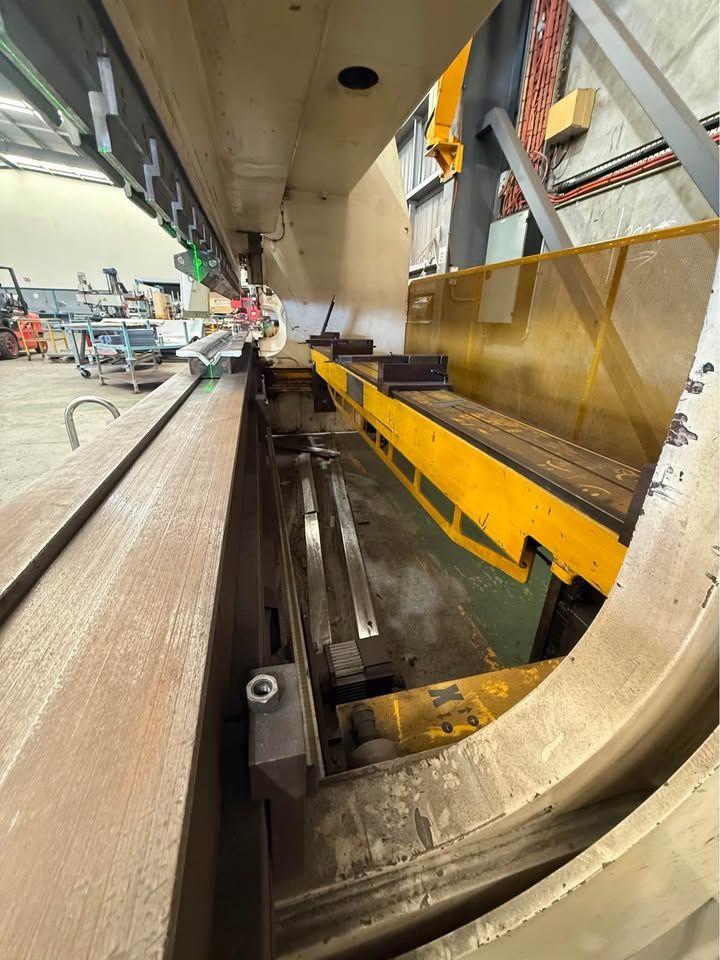 DYE Syncro 200t x 4.2m CNC Press Brake — photo 4