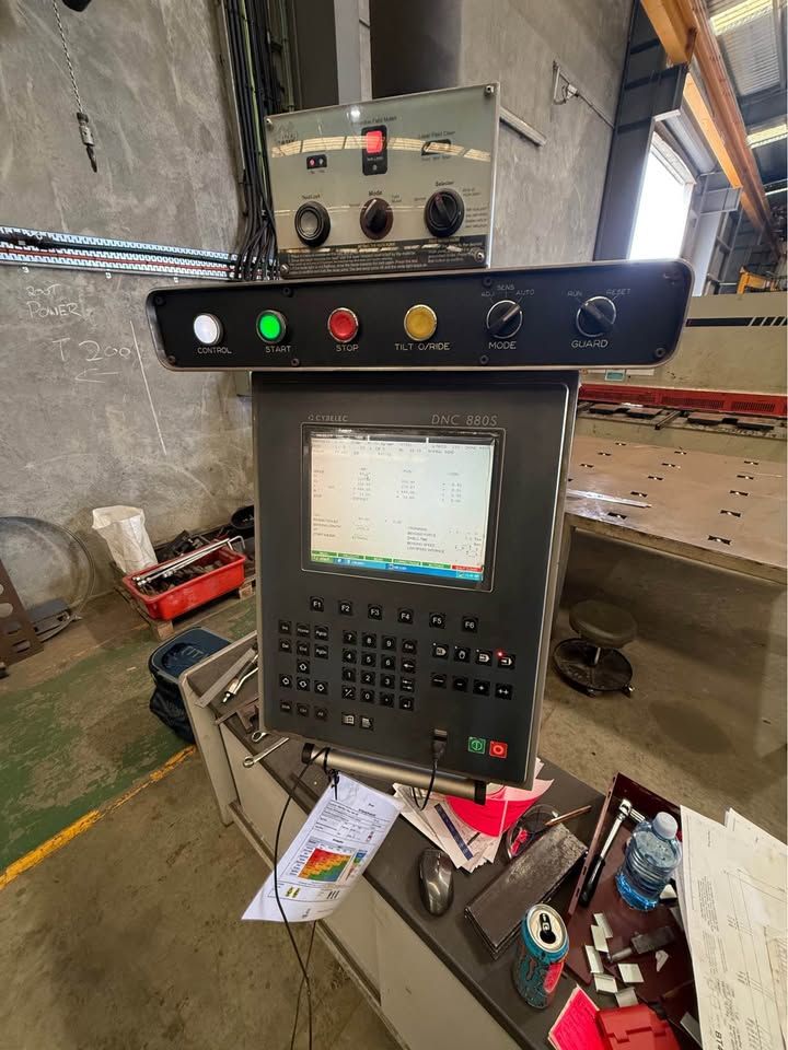 DYE Syncro 200t x 4.2m CNC Press Brake — photo 2