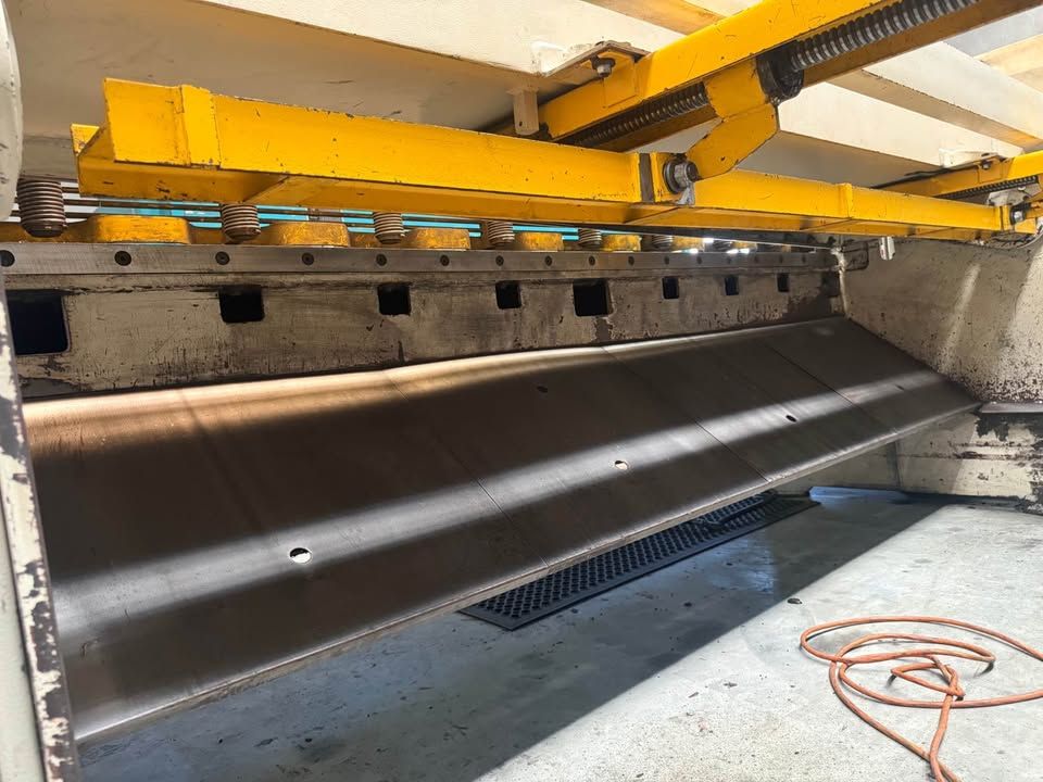 DYE 2.5m x 4mm Hydraulic Guillotine — photo 4