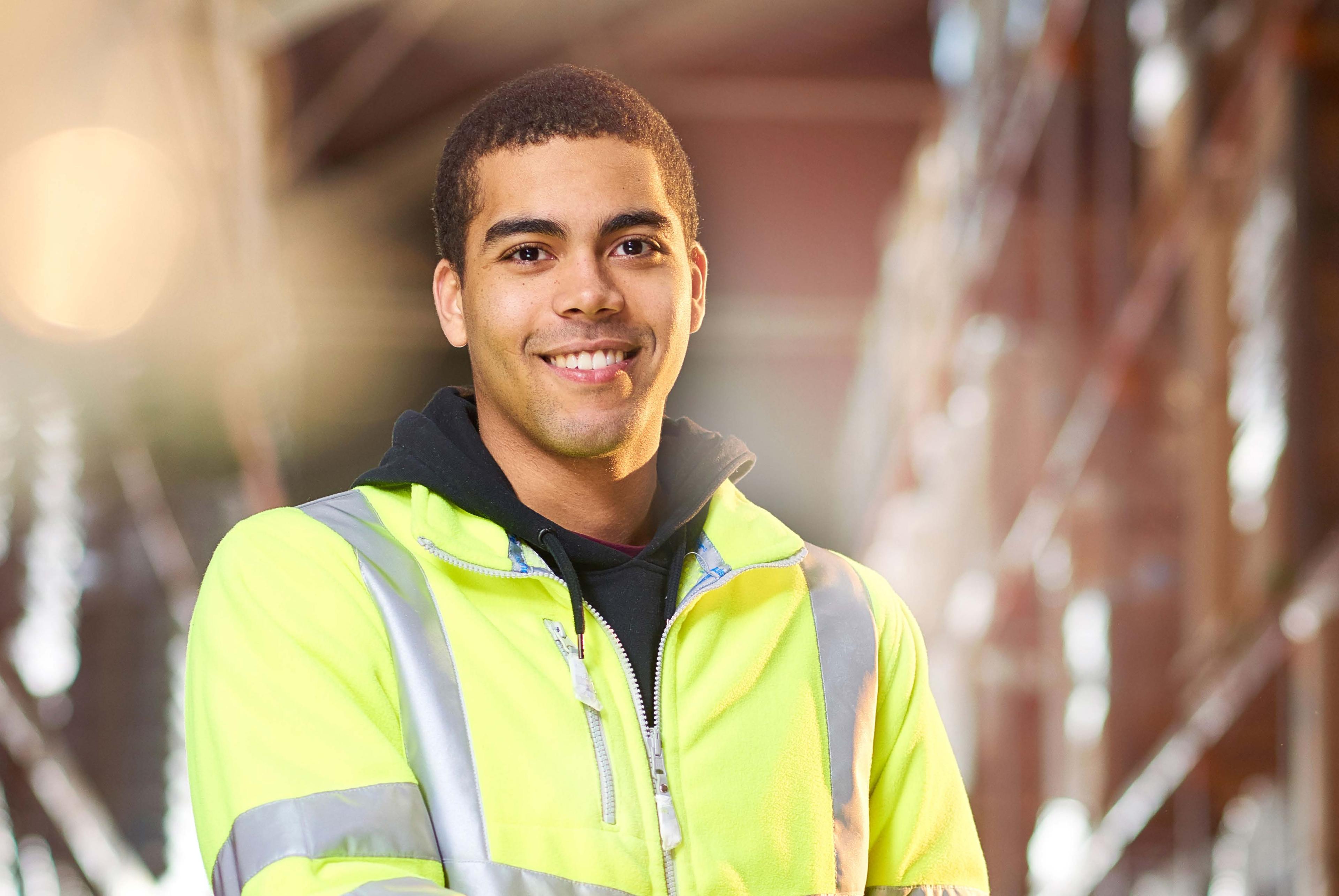 Mann på jobb i bygg- og anleggsbransjen