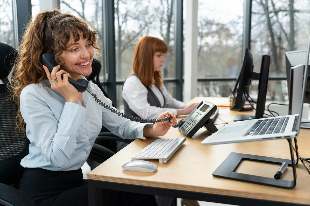 people-working-call-center