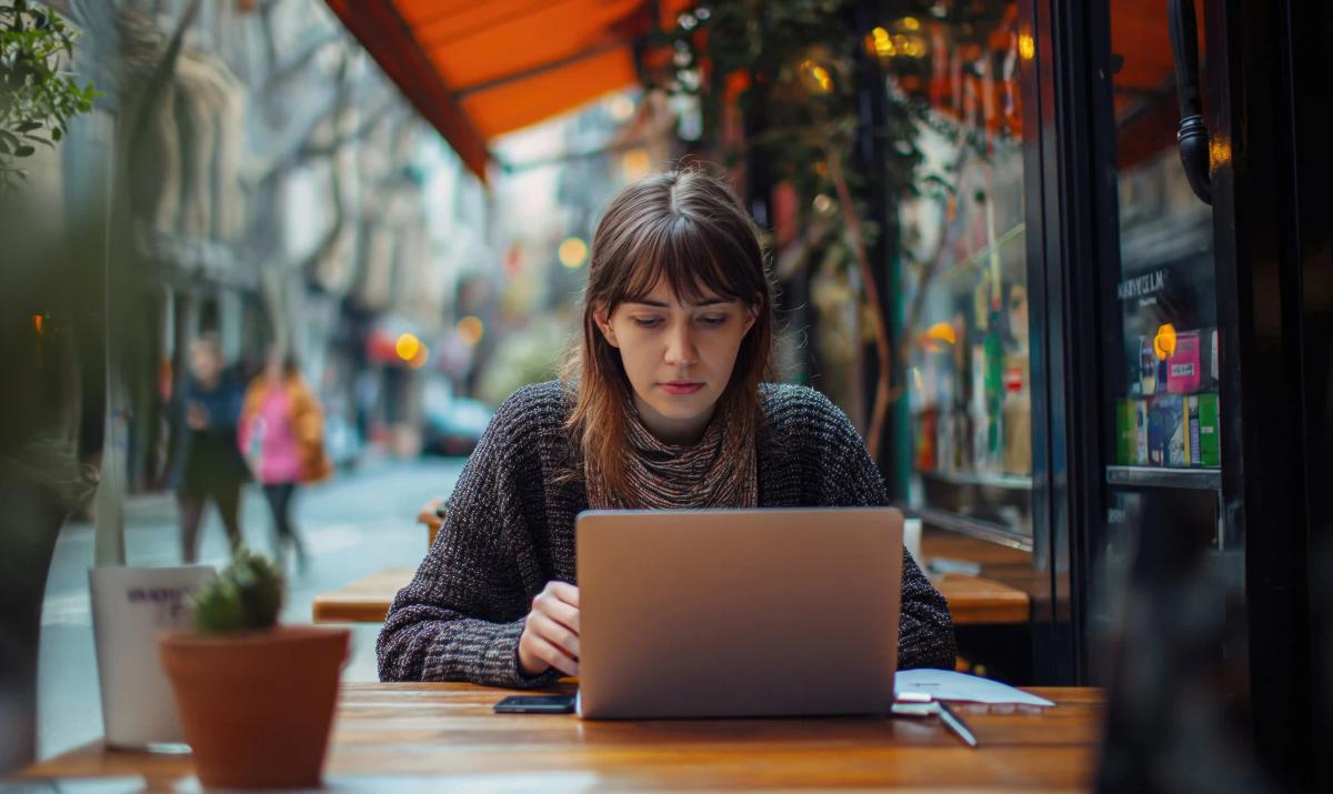 medium-shot-woman-living-as-digital-nomad