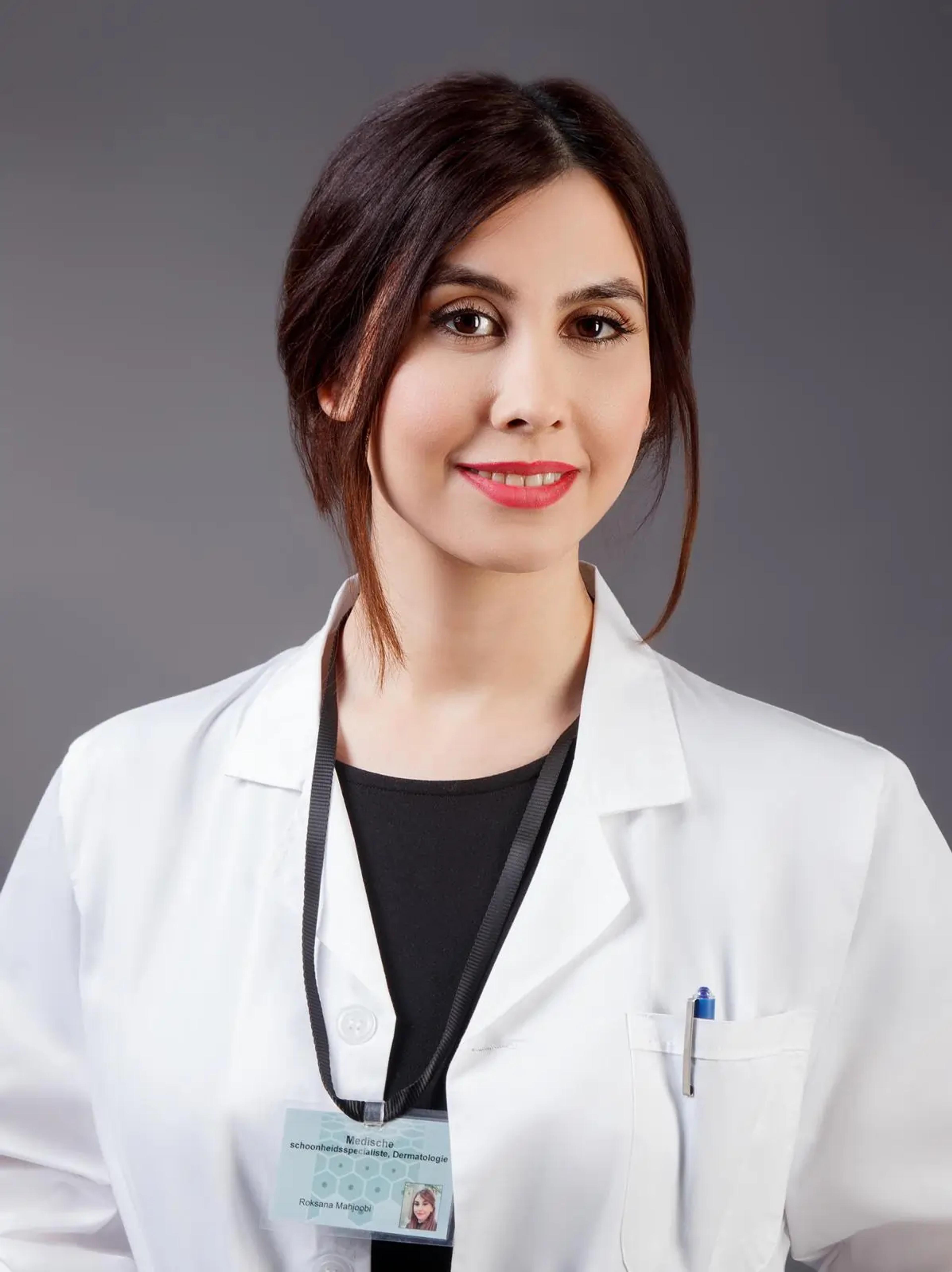 Certified medical pedicure and skincare expert in Warmond Roksana Mahjoobi.