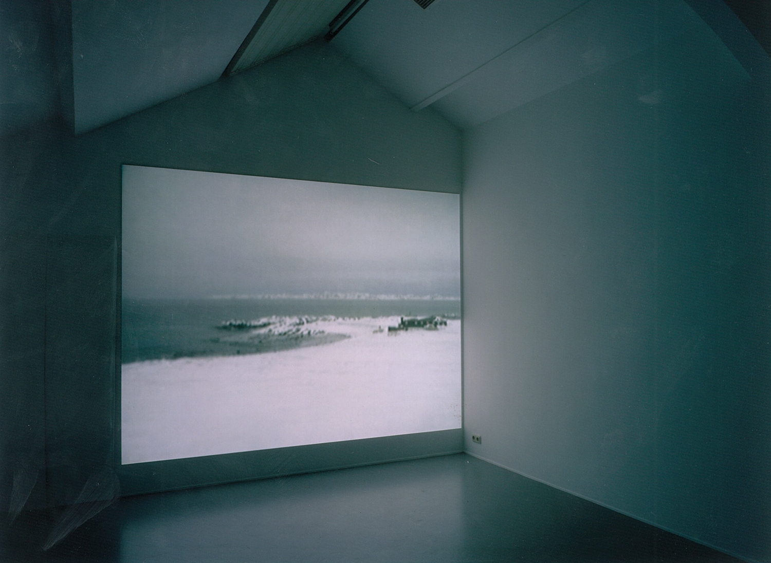 Köner, Reble & Sonntag, 2007
Installation image | Nuuk, Yamanote Lightblast, 612.43WEISS | Thomas Köner, Jürgen Reble, Jan-Peter E.R. Sonntag