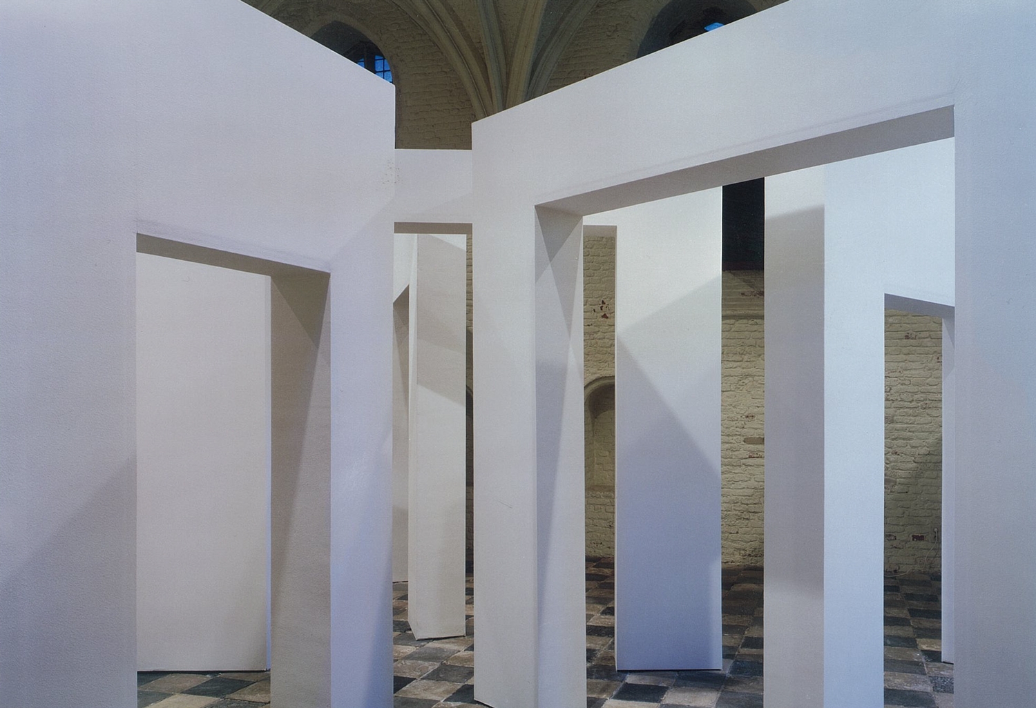'De werkelijkheid', Installation image, 2004 | De werkelijkheid | Bas Heijne, Fischli/Weiss, Michel Houellebecq, Krijn de Koning, Germaine Kruip, Sharon Lockhart, Rita McBride, Janice McNab, Wolfgang Tillmans