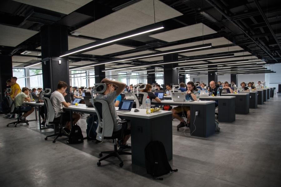 Solving Call Center Pain Points With Sales Gamification