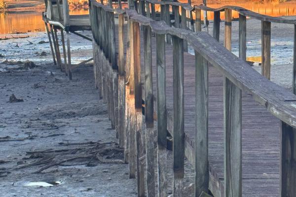 5 Signs Your Dock Is Structurally Failing (And What Waterfront Owners Should Watch For)