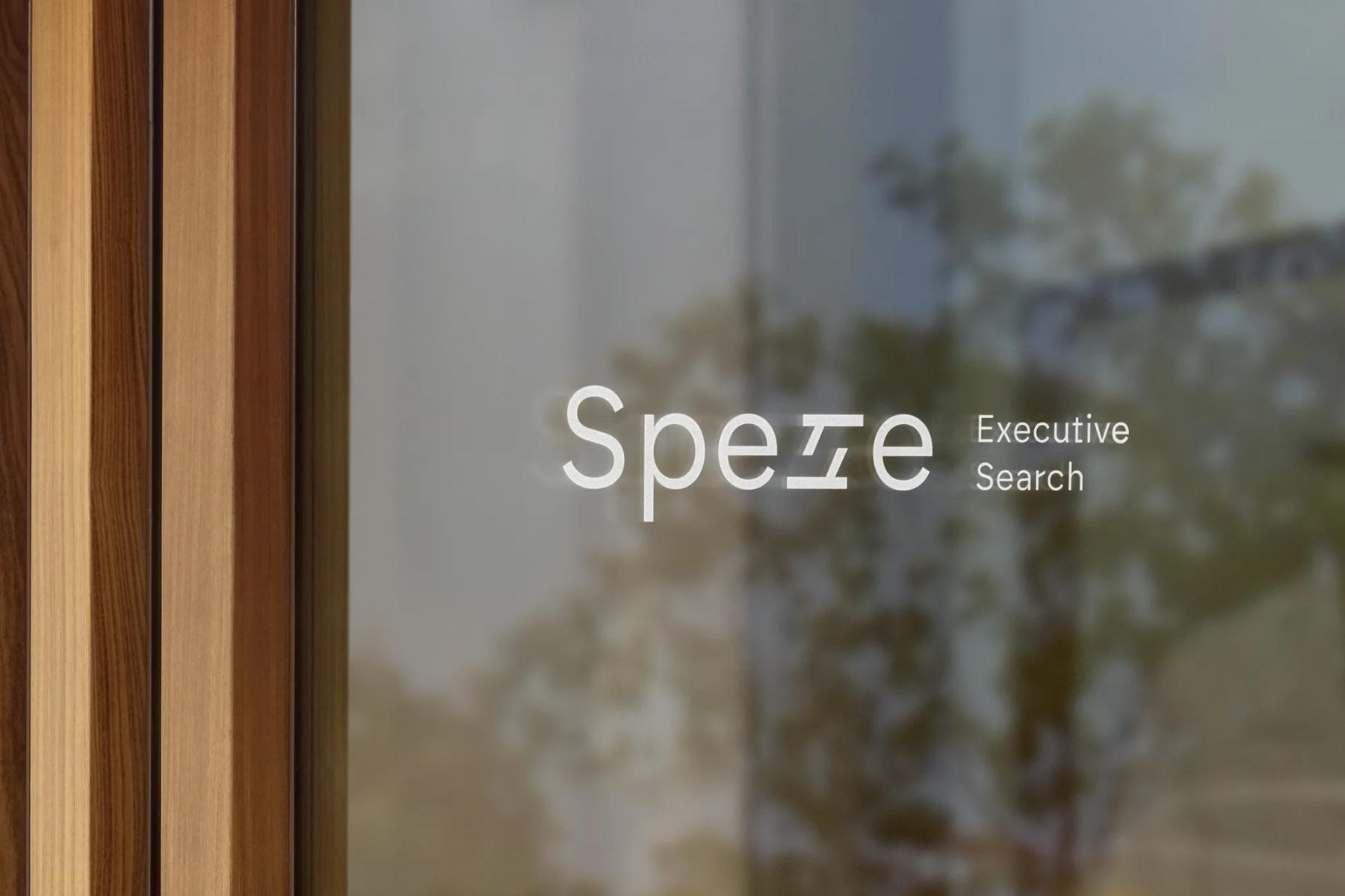 Sperre Executive Search logo på glassdør