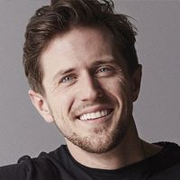 Pierce Brown Picture