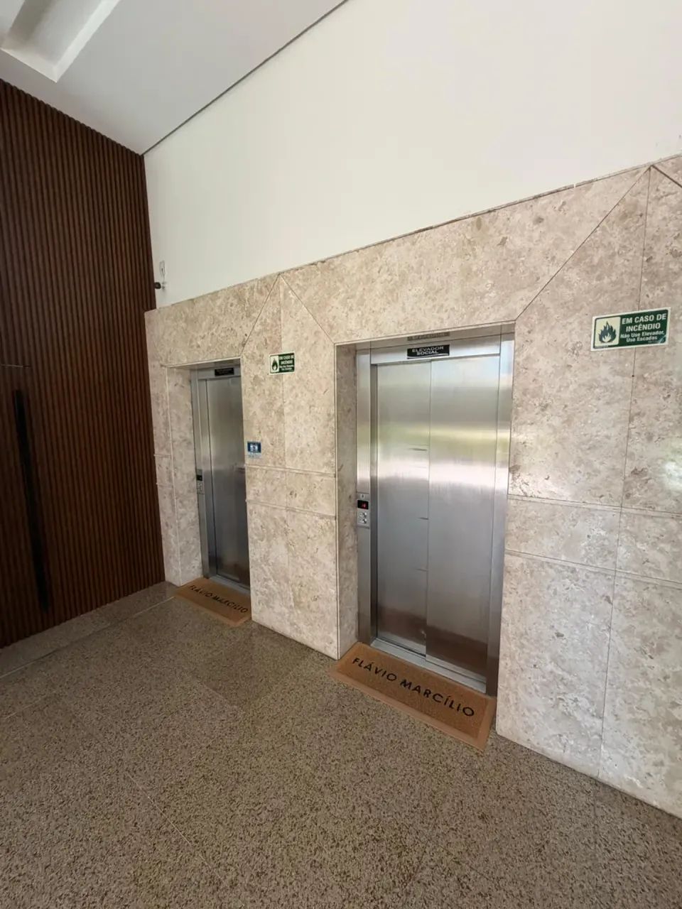Apartamento Para Alugar No Meireles Com 03 Suítes