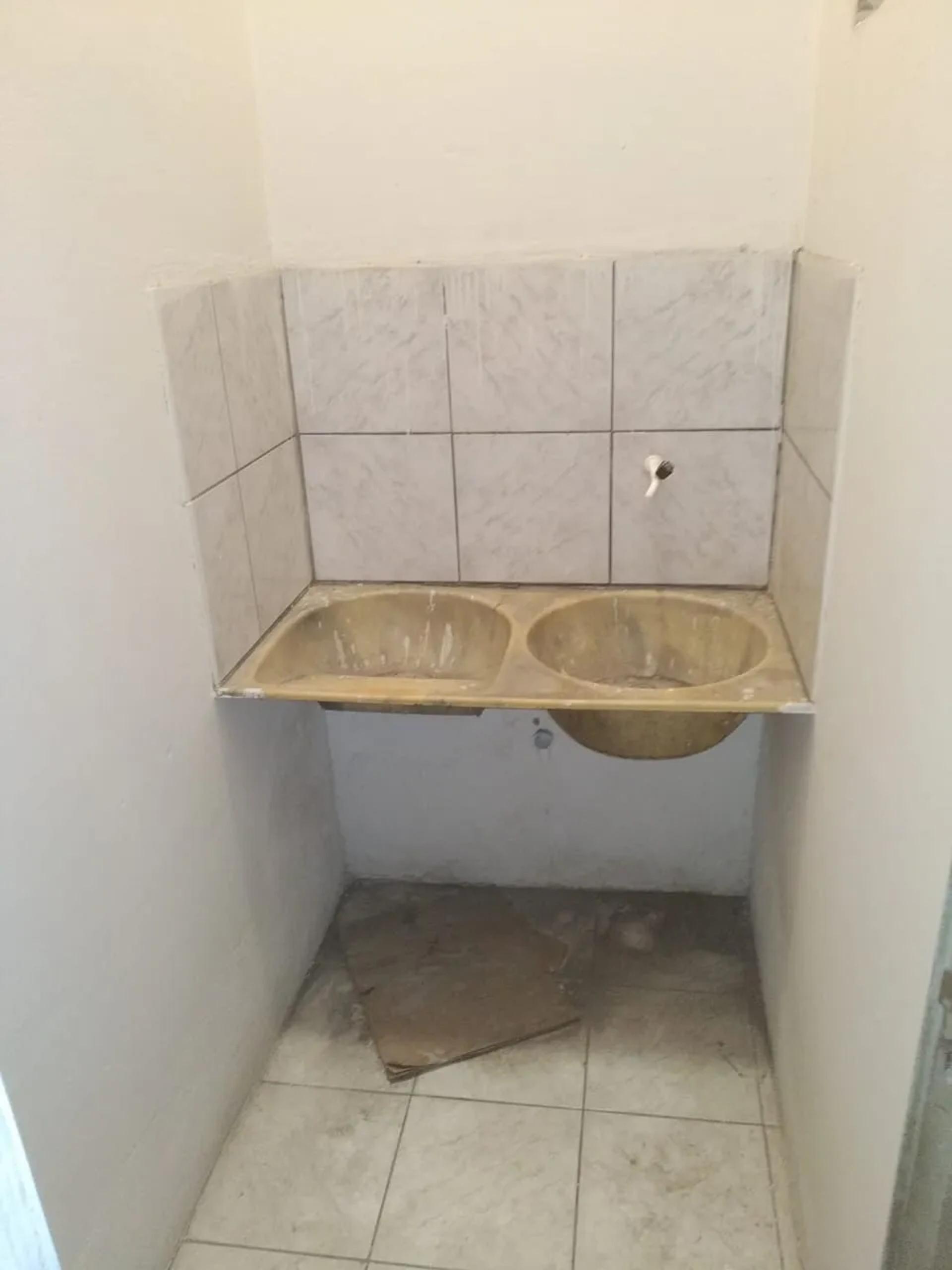 Sala Comercial na Avenida Américo Barreira, 5712, Demócrito Rocha em Fortaleza, por R$ 400/Mês - Viva Real