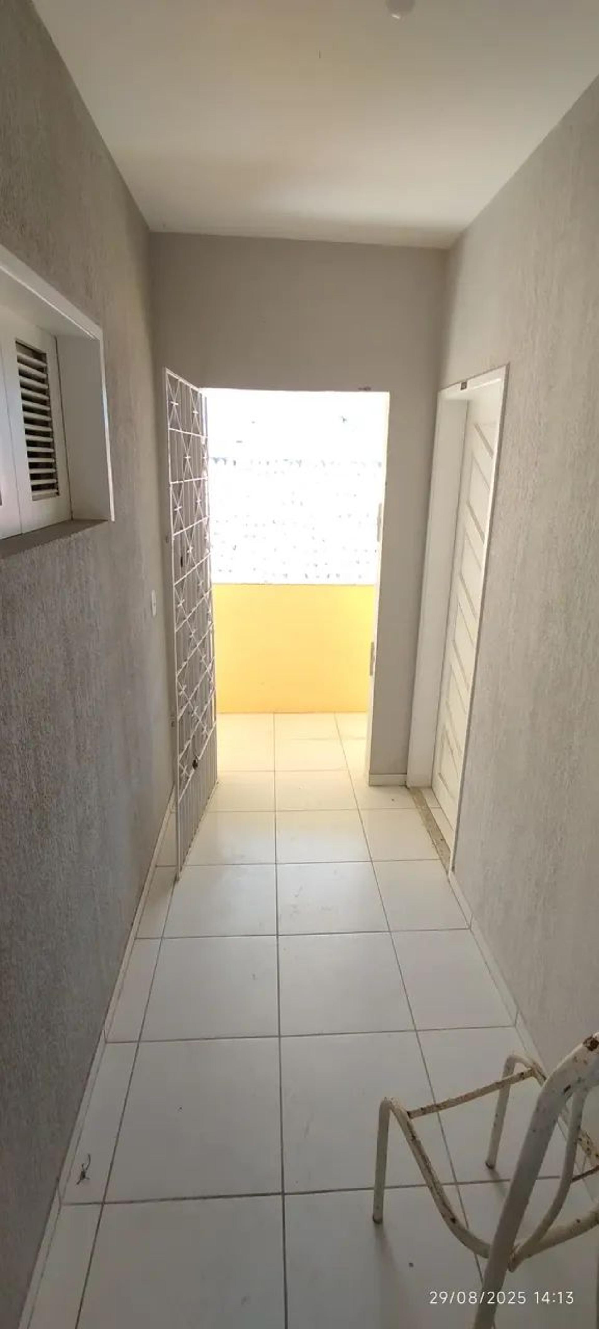 Aluga-SE Apartamento Altos Muito Ventilado NA Rua Gonçalves Ledo