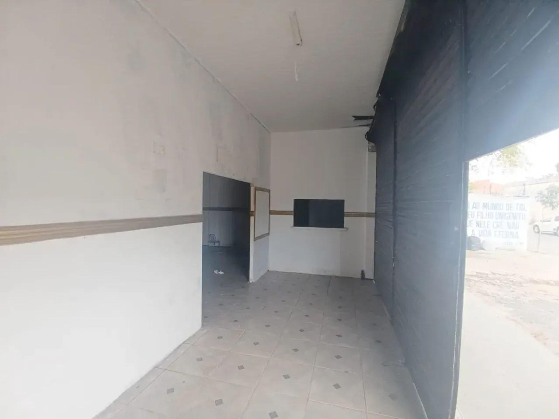Imóvel para aluguel e venda tem 300 metros quadrados em Serrinha - Fortaleza - CE