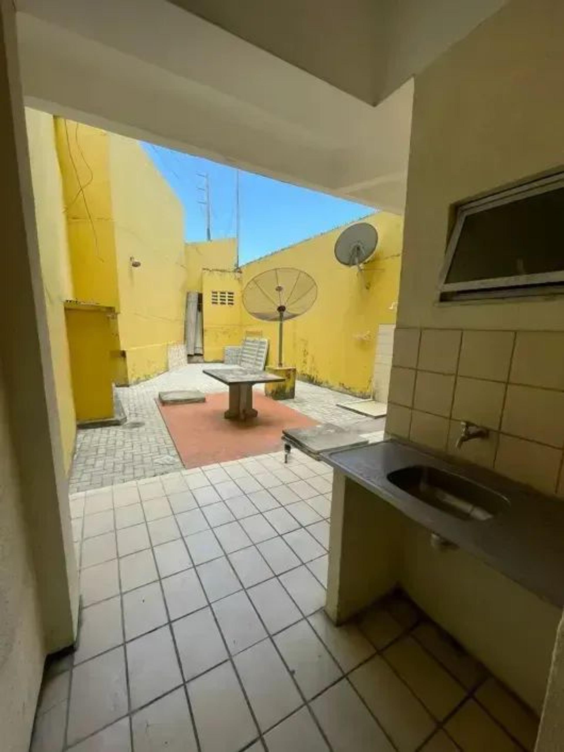 Imóvel para aluguel tem 90 metros quadrados com 2 quartos em Centro - Fortaleza - CE