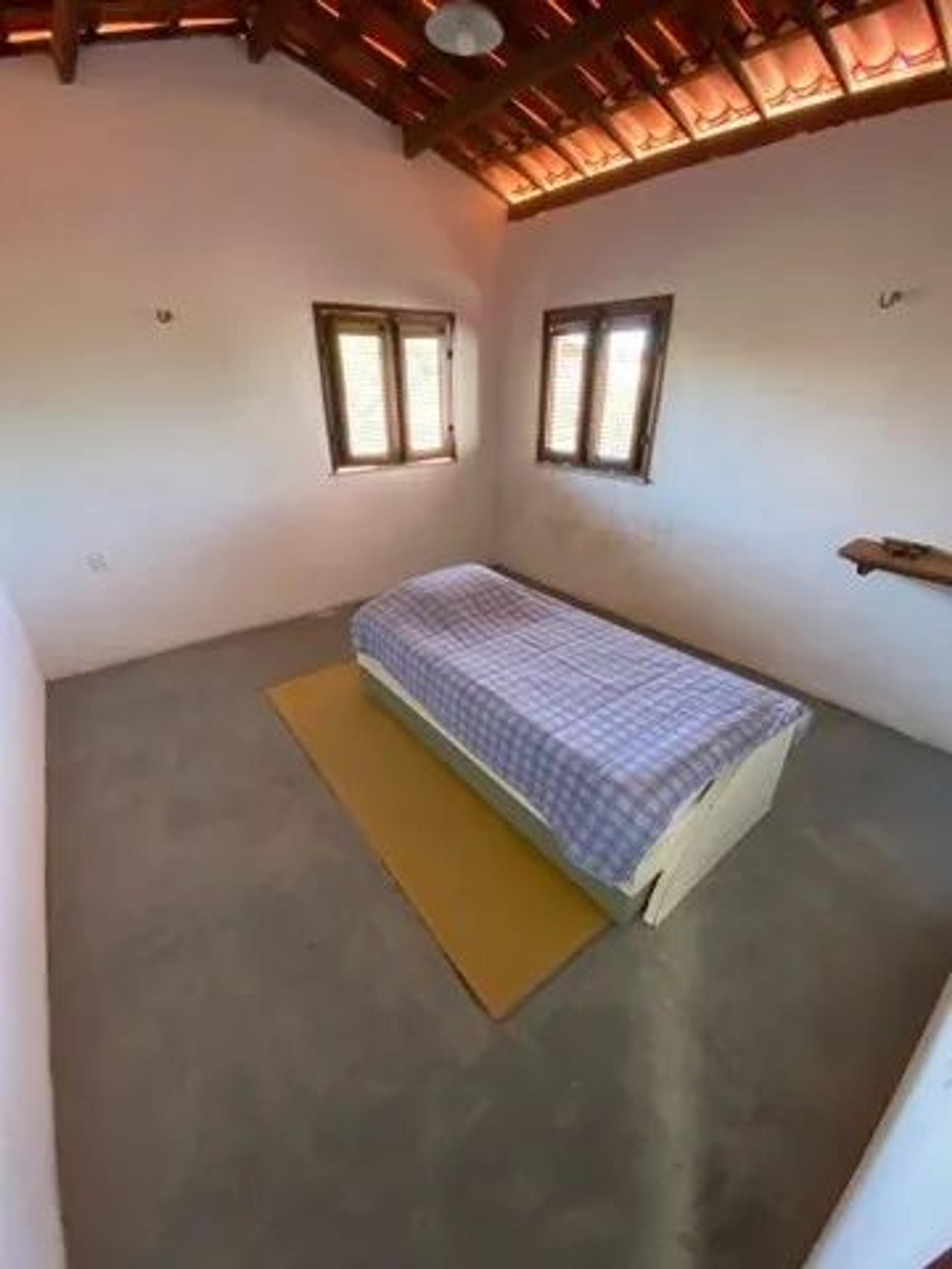 Vende-se casa dúplex localizada na praia do barro preto no Iguape