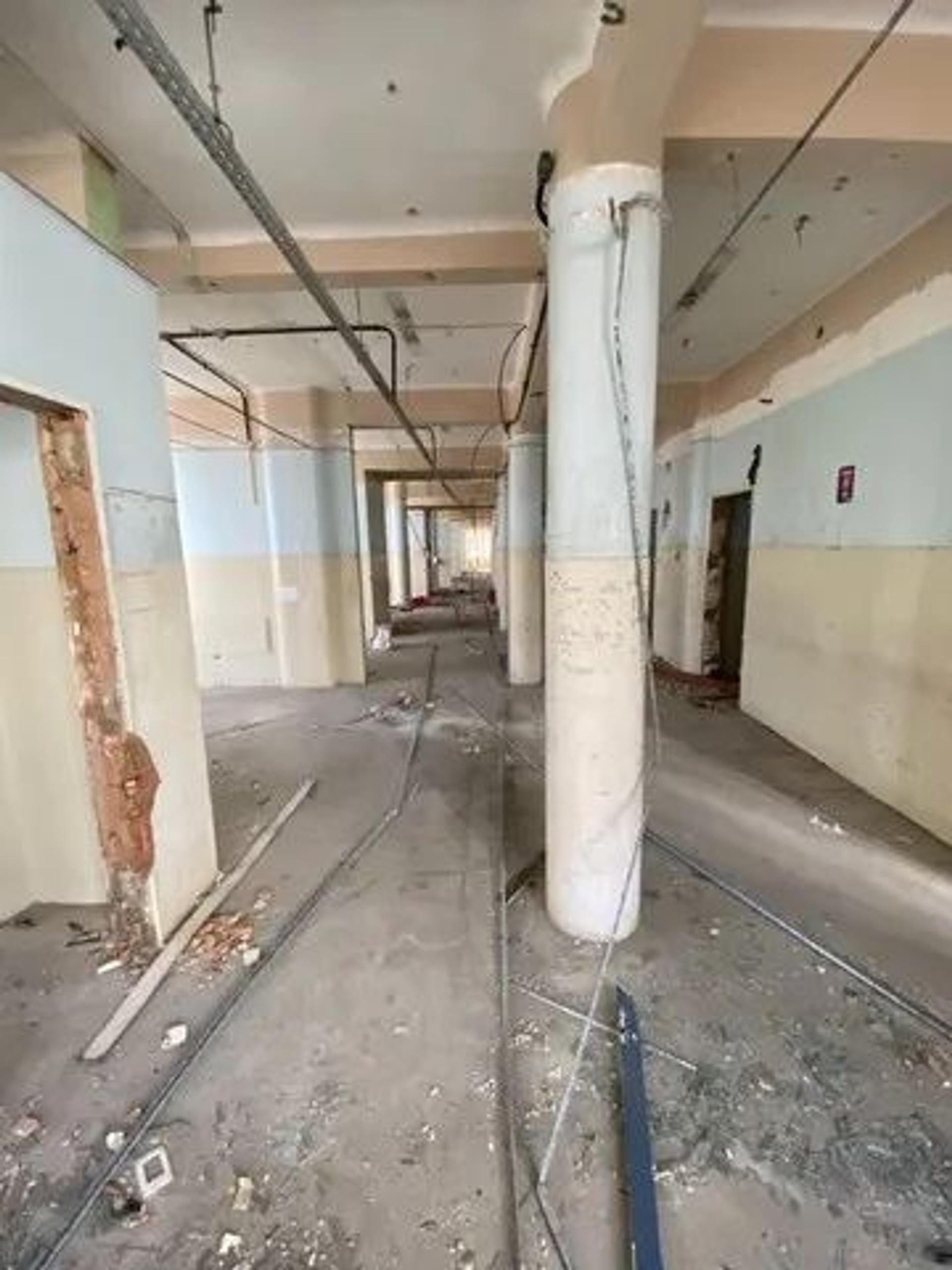 Vende-Se Prédio Comercial De Esquina Na Rua Guilherme Rocha