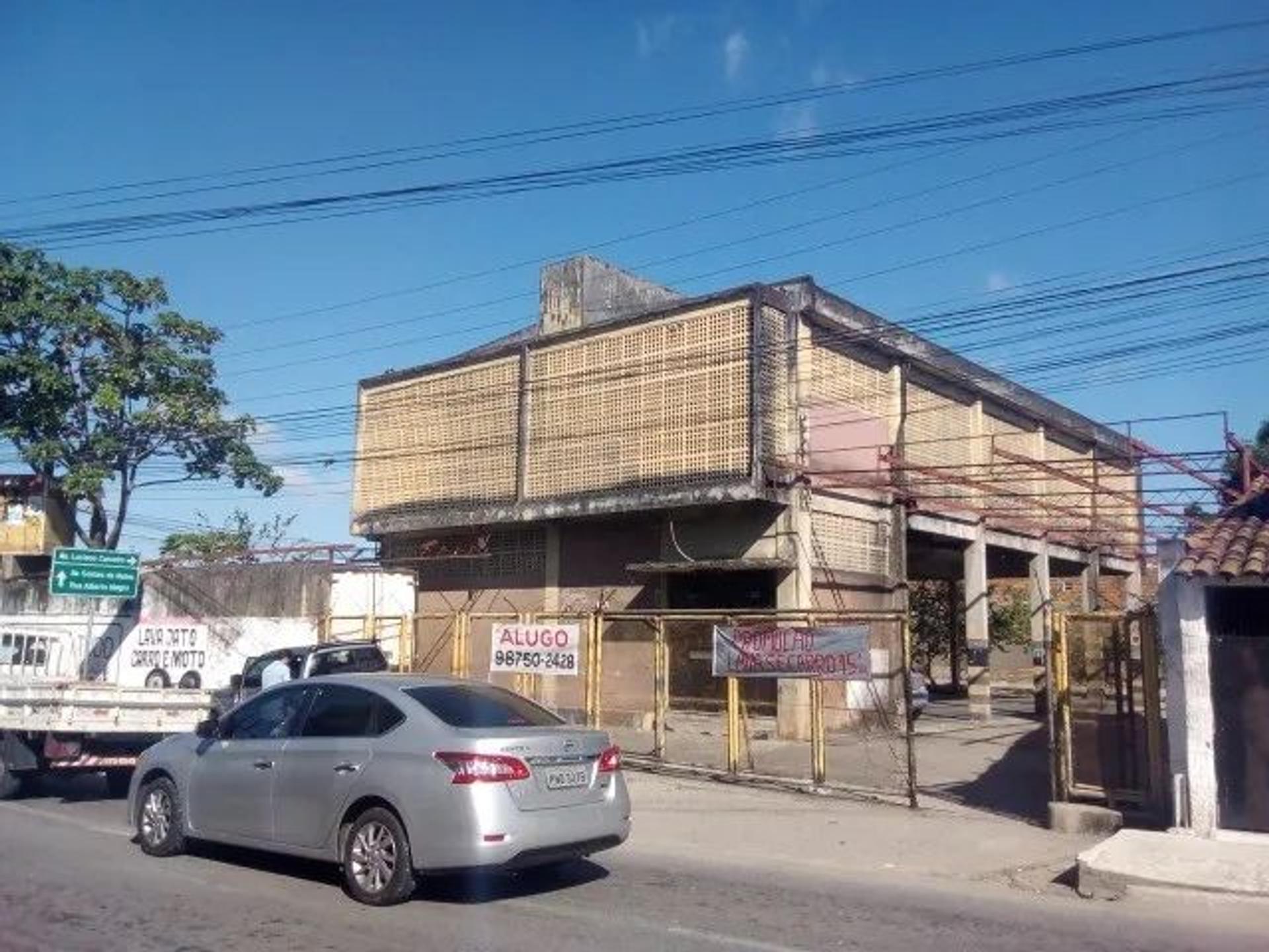 Aluga-se Prédio no Montese