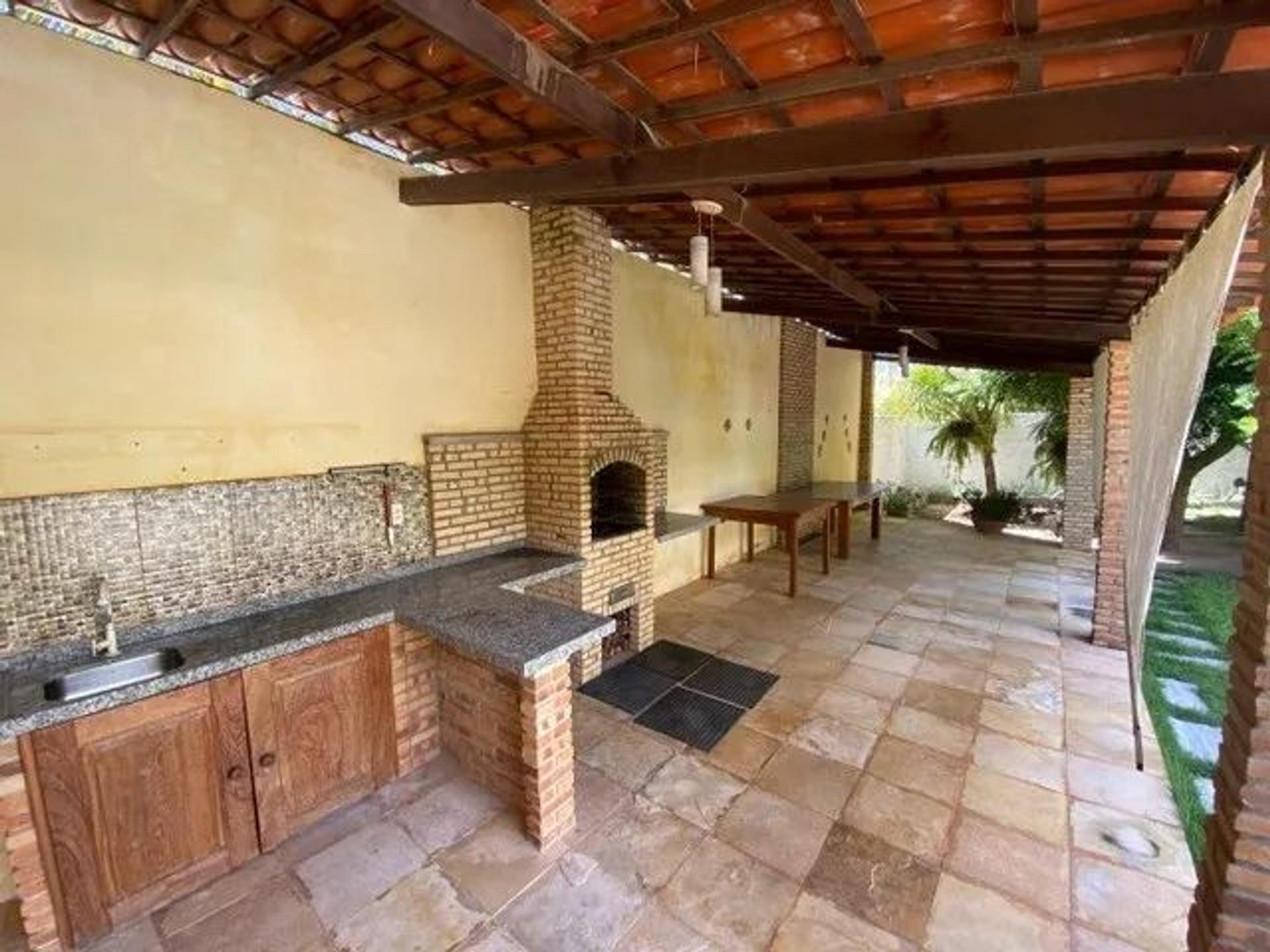 Vende-se casa dúplex localizada na praia do barro preto no Iguape