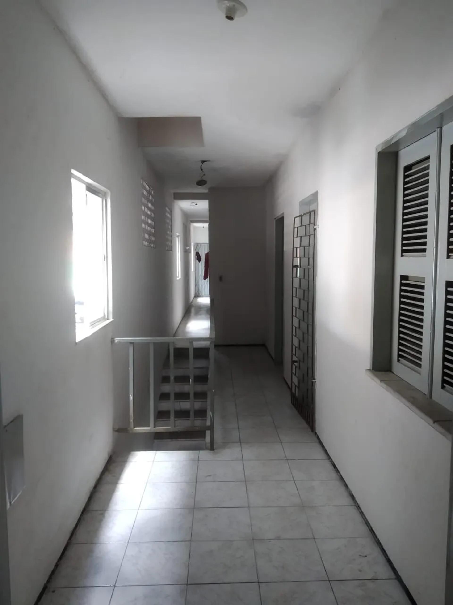 Sala Comercial na Avenida Américo Barreira, 5712, Demócrito Rocha em Fortaleza, por R$ 400/Mês - Viva Real
