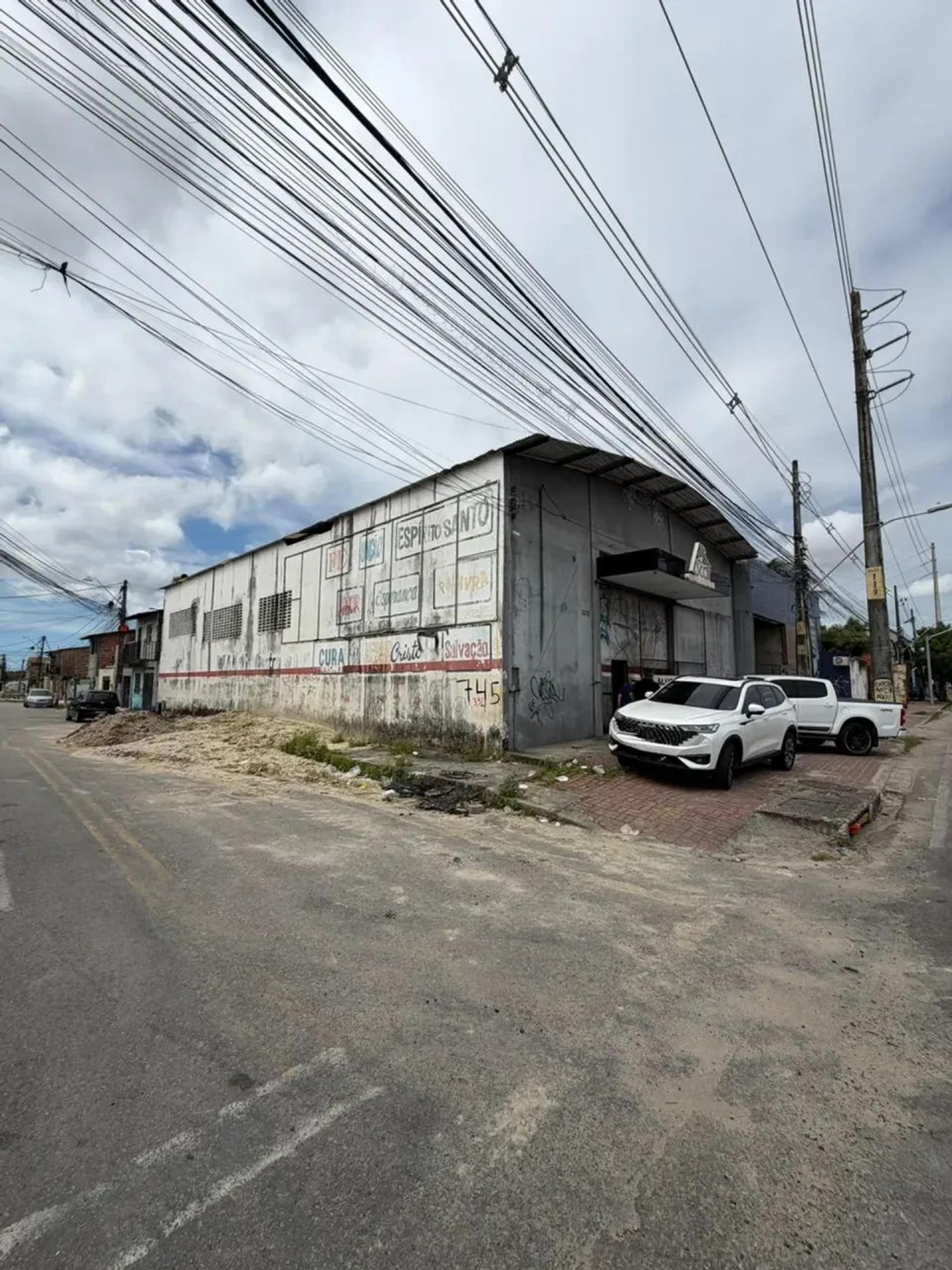 Aluga-Se Galpão Com Escritórios Na Av. Alberto Craveiro