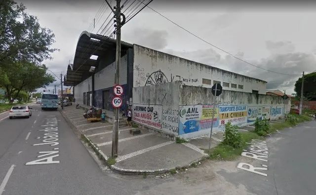 Aluga-se Galpão no Bairro José Walter
