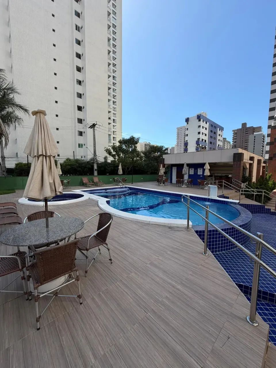 Apartamento Para Alugar No Meireles Com 03 Suítes