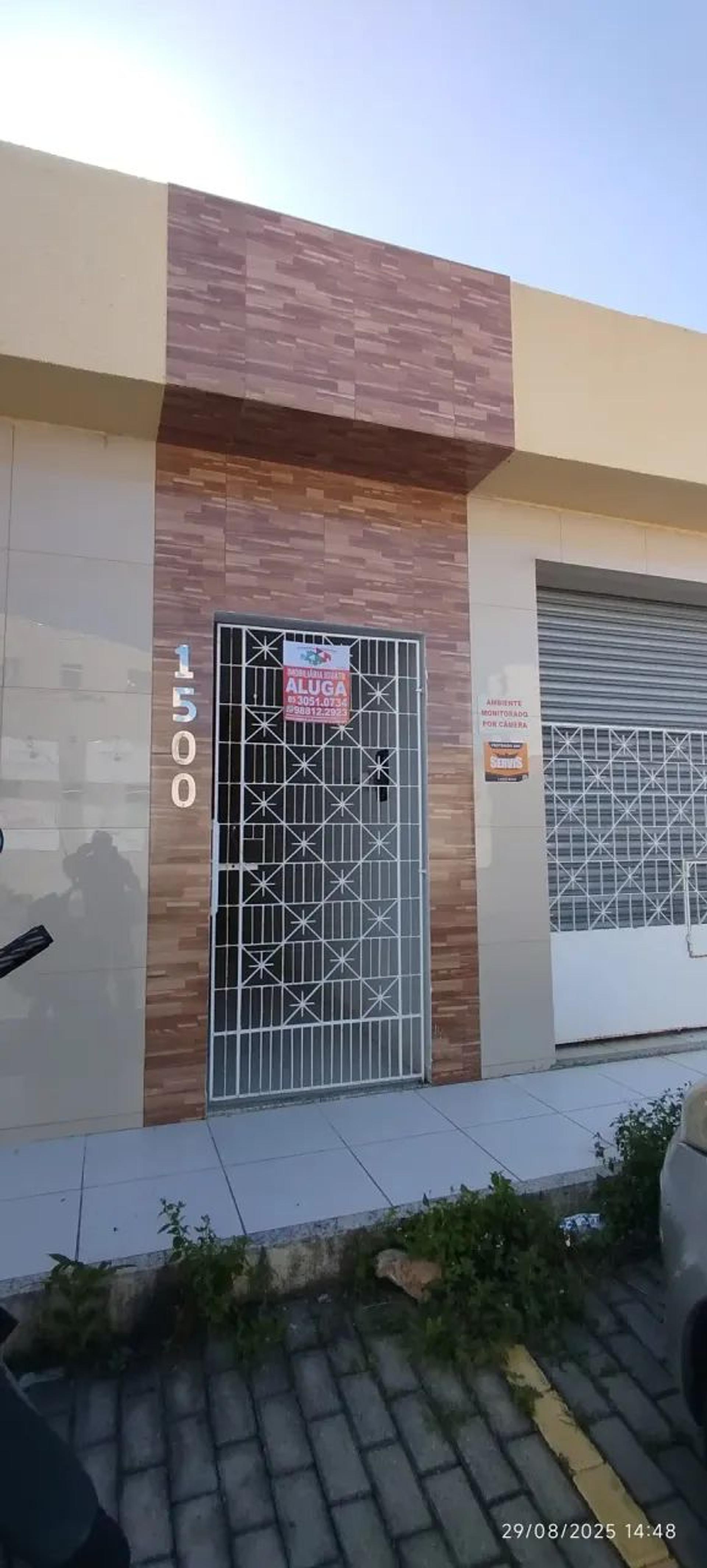 Aluga-SE Apartamento DE Escada NO 1° Pavimento NA Rua Gonçalves Ledo