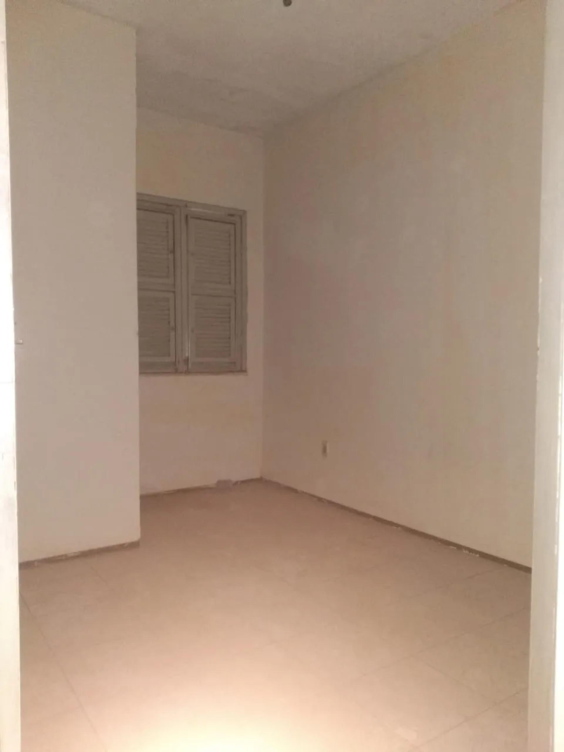 Sala Comercial na Avenida Américo Barreira, 5712, Demócrito Rocha em Fortaleza, por R$ 400/Mês - Viva Real
