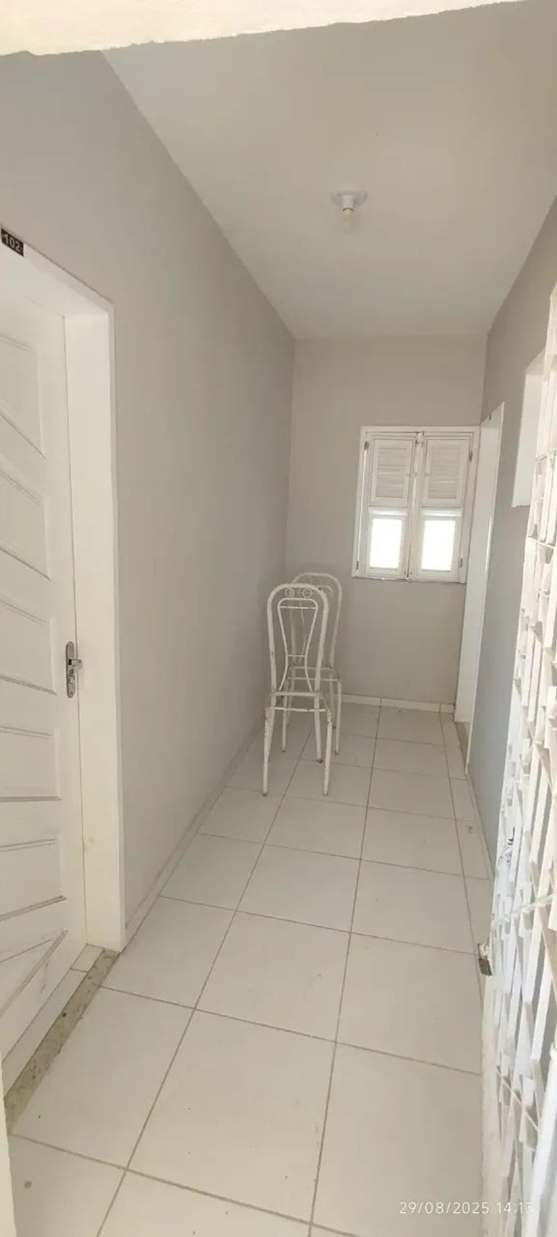 Aluga-SE Apartamento Altos Muito Ventilado NA Rua Gonçalves Ledo