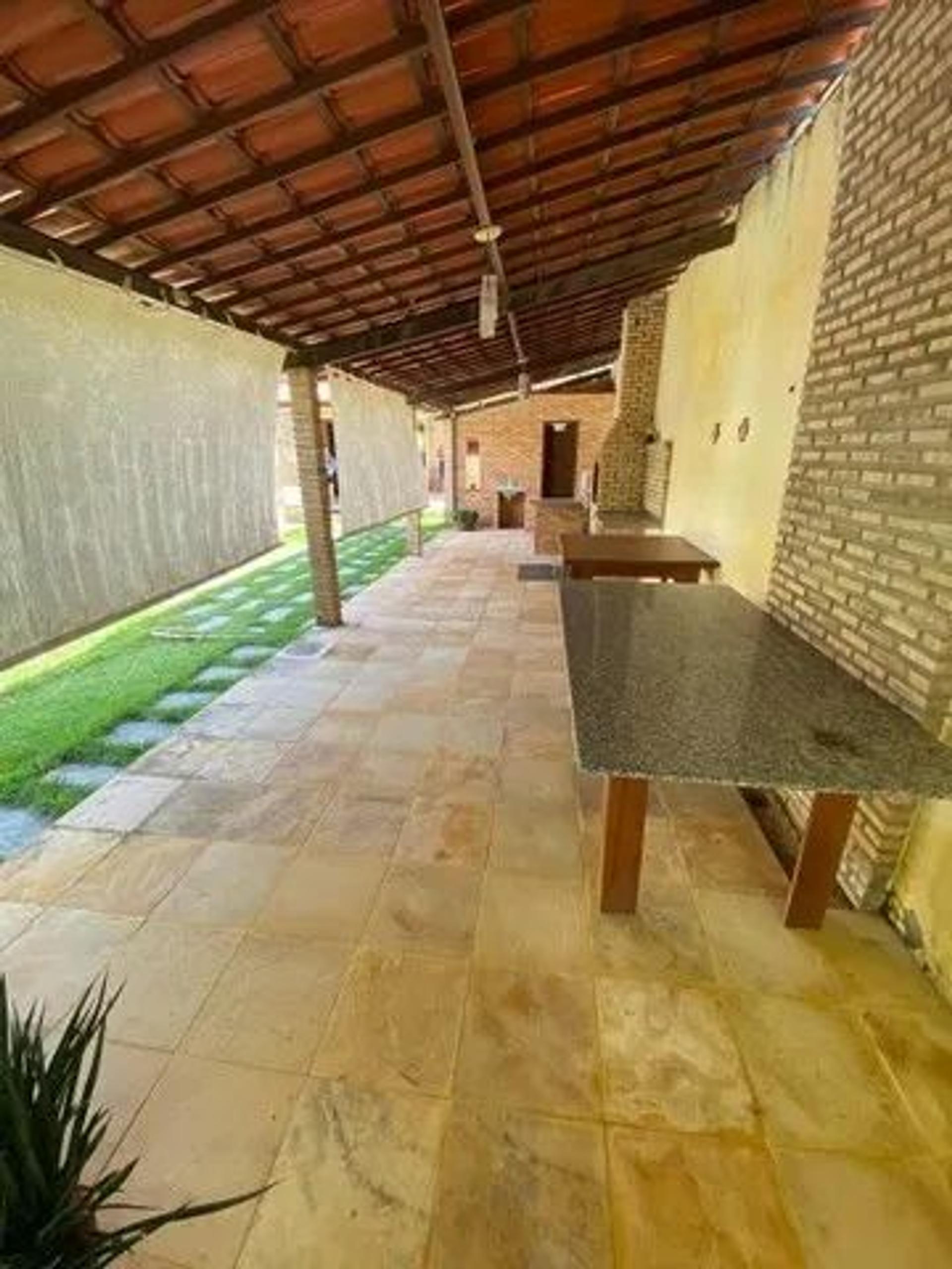 Vende-se casa dúplex localizada na praia do barro preto no Iguape