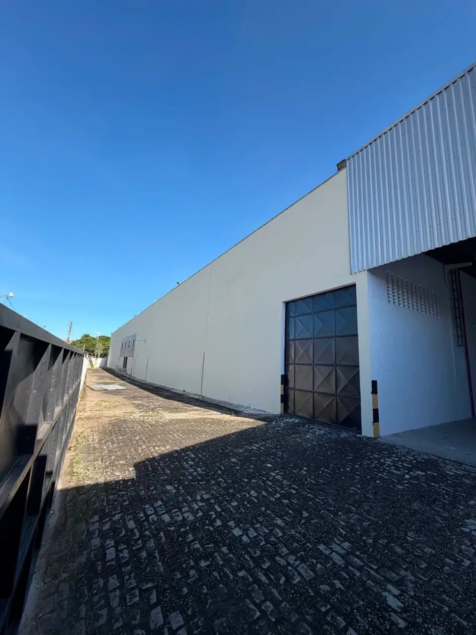 Galpão de 4.000m² para Alugar na BR-116 Doca, Escritórios e Estacionamento