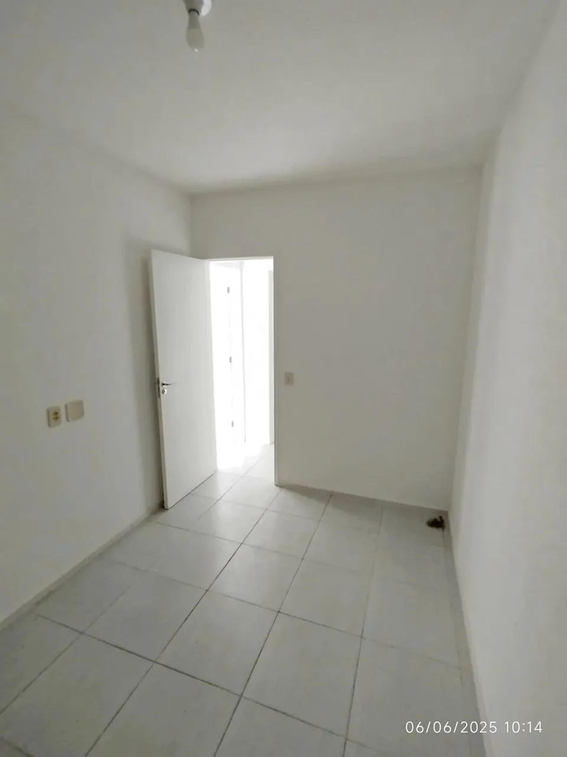 Vende-SE Apartamento DE 02 Quartos Com Elevador E Piscina NA Cajazeiras EM Fortaleza CearÁ