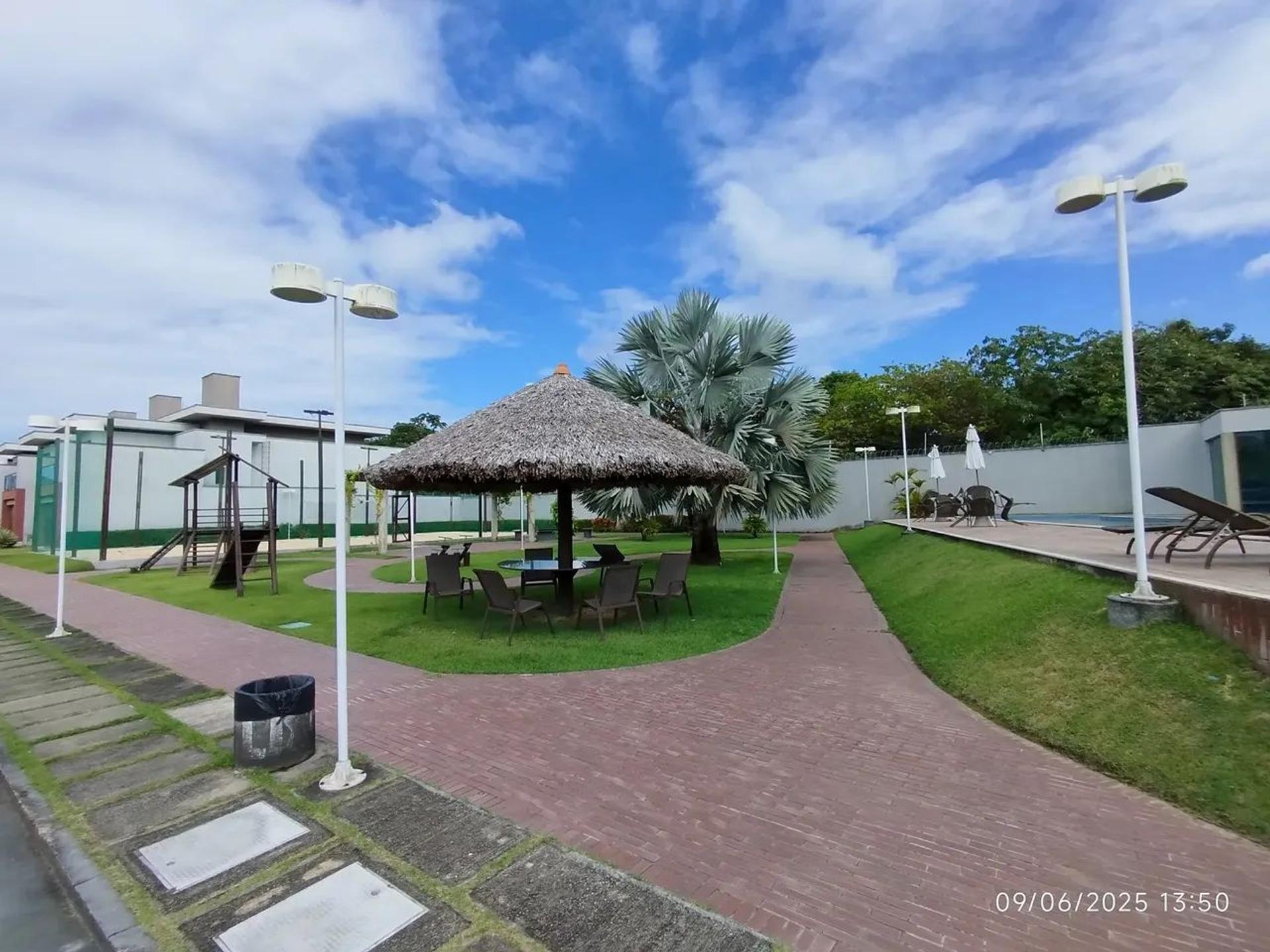 Vende-SE Casa Duplex Próximo AO Shopping DO Eusébio