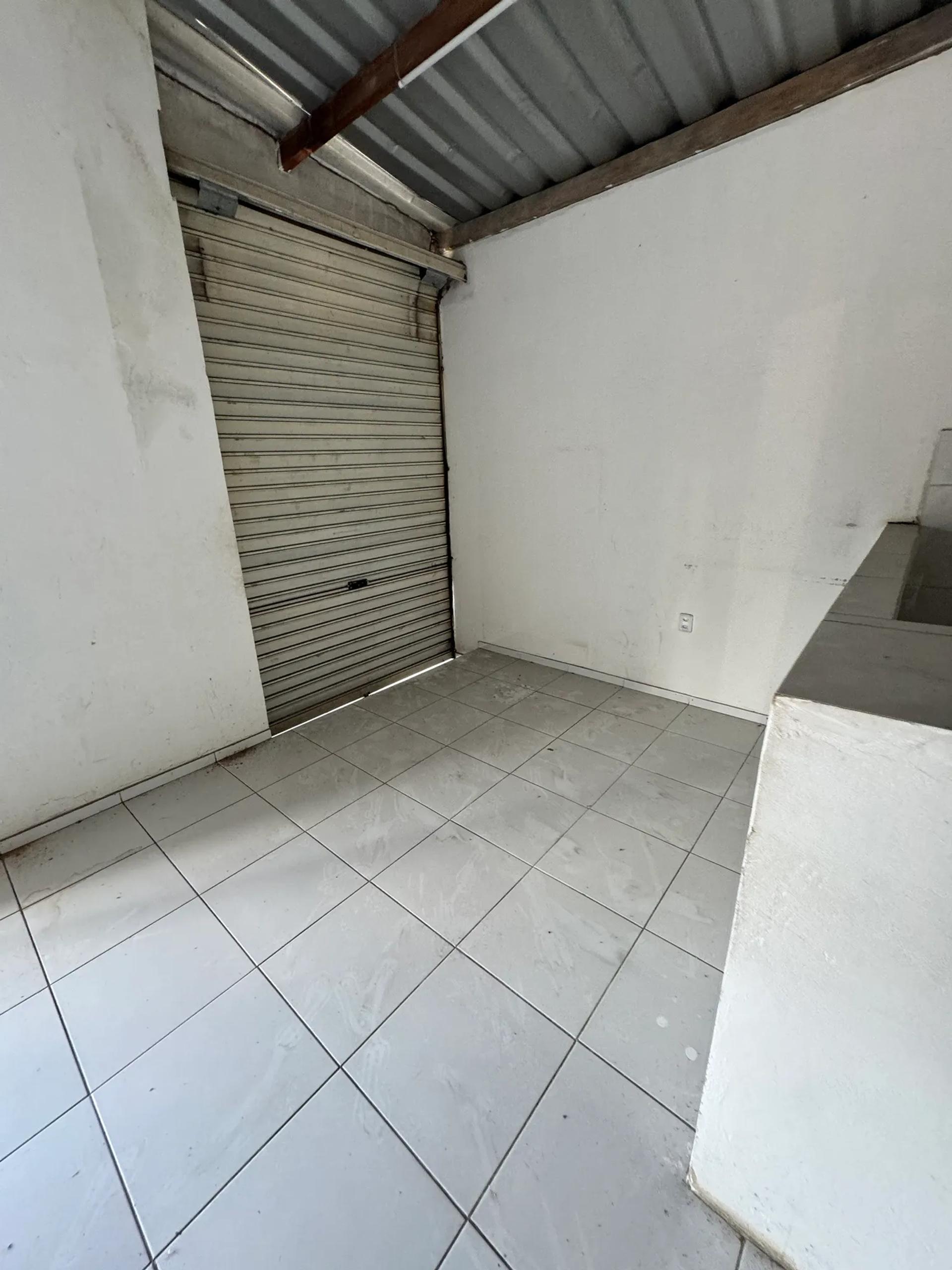 Ponto Comercial na Avenida Presidente Castelo Branco, 84, Moura Brasil em Fortaleza, por R$ 1.600/Mês - Viva Real
