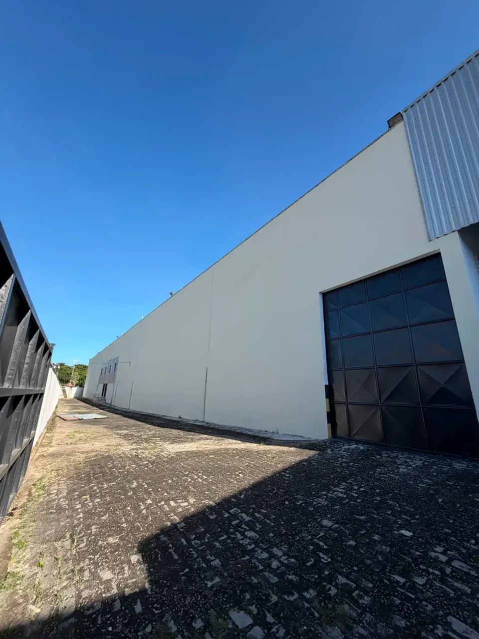 Galpão de 4.000m² para Alugar na BR-116 Doca, Escritórios e Estacionamento