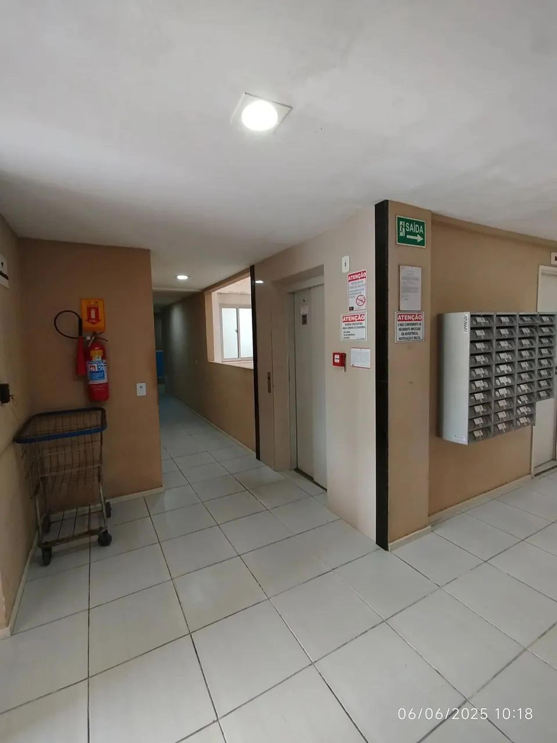 Vende-SE Apartamento Com Pisicna E Projetado Com Elevador Nas Cajazeiras EM Fortaleza CearÁ