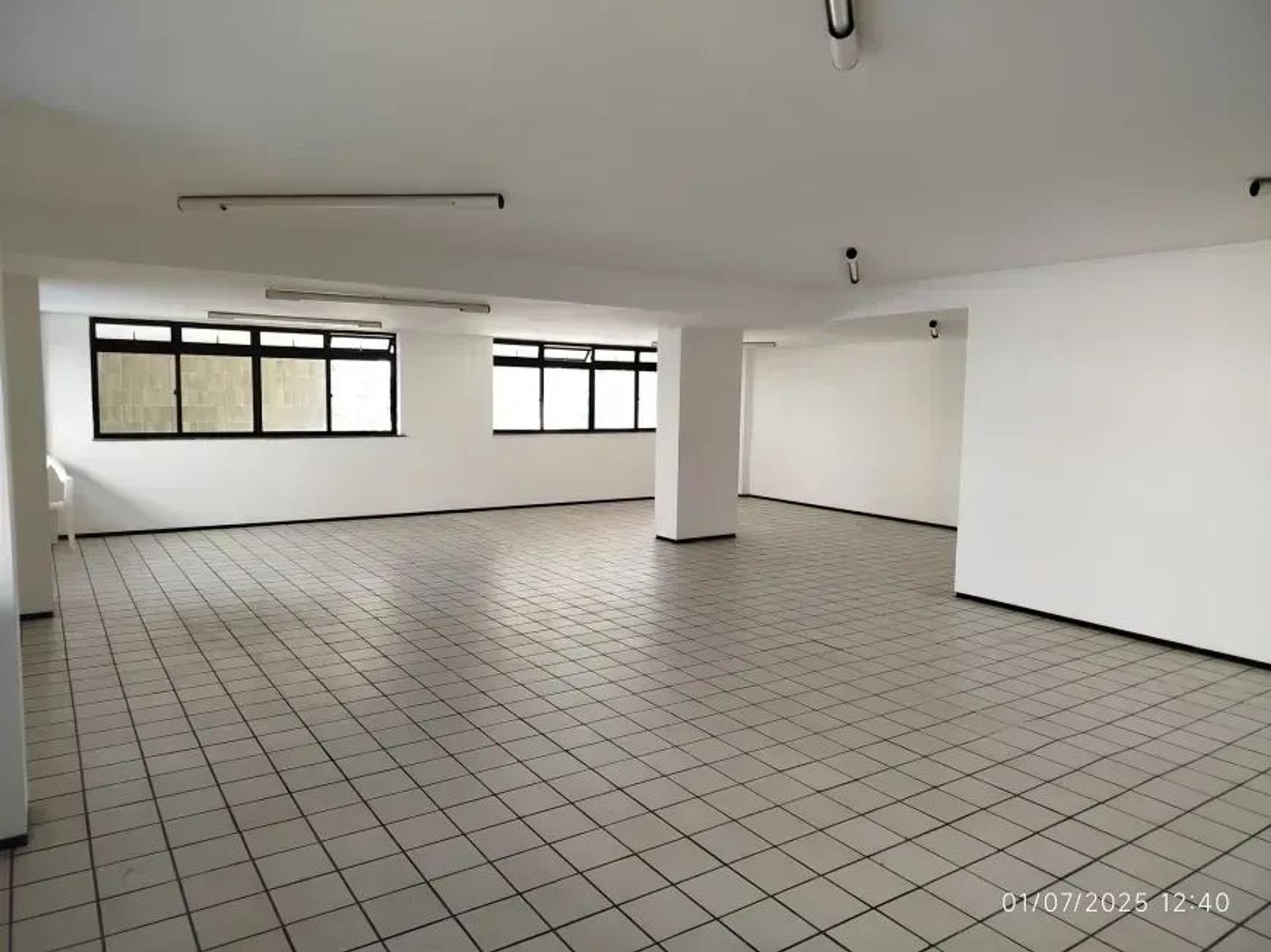 Aluga-SE Apartamento DE 04 Quartos Vizinho A Praça Portugal