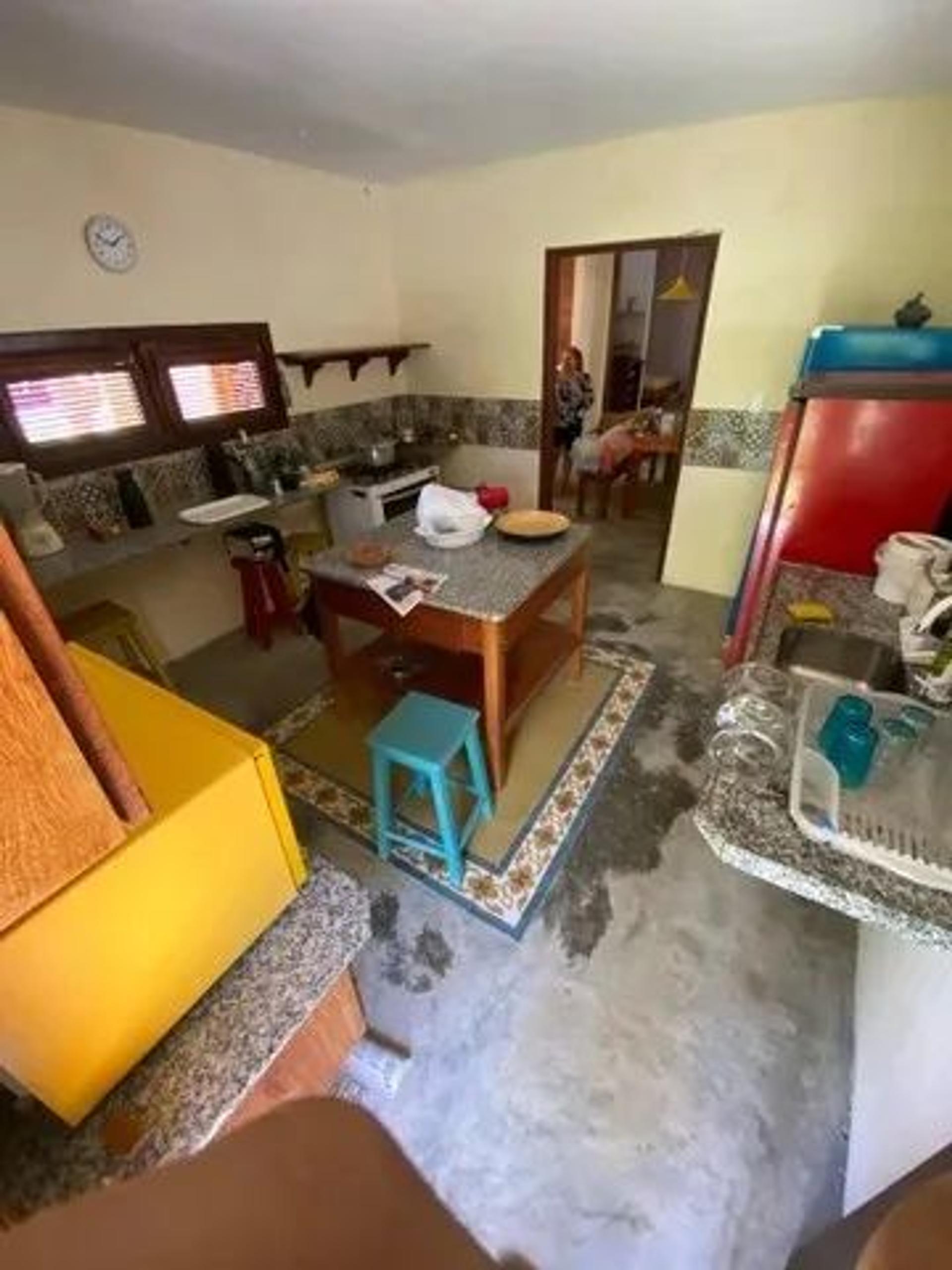 Vende-se casa dúplex localizada na praia do barro preto no Iguape