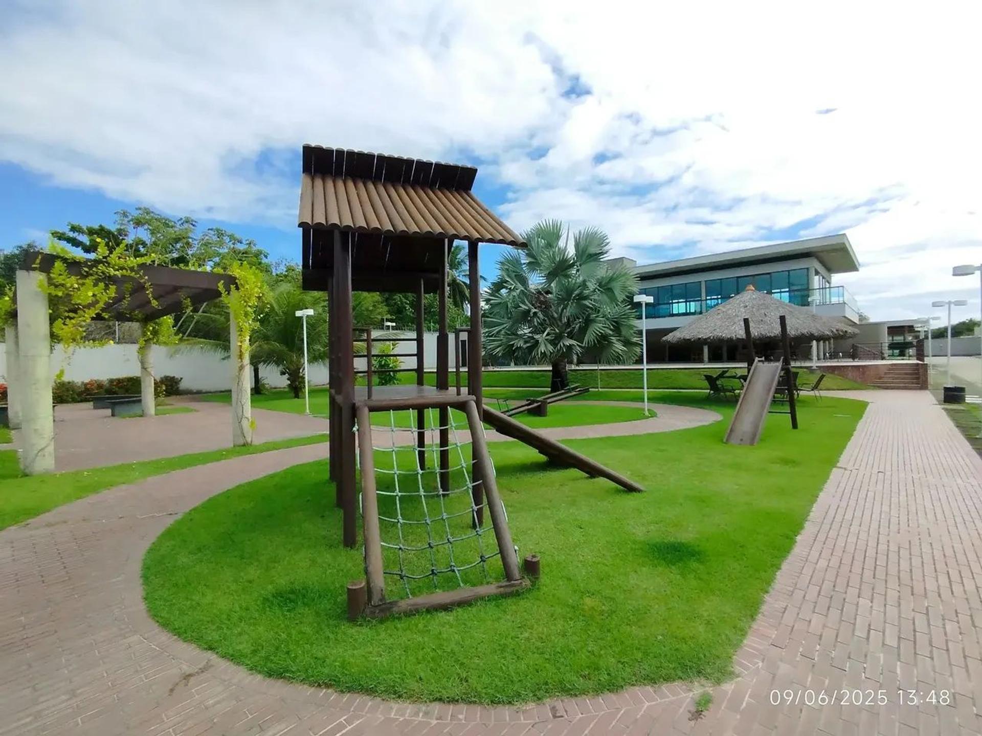 Vende-SE Casa Duplex Próximo AO Shopping DO Eusébio