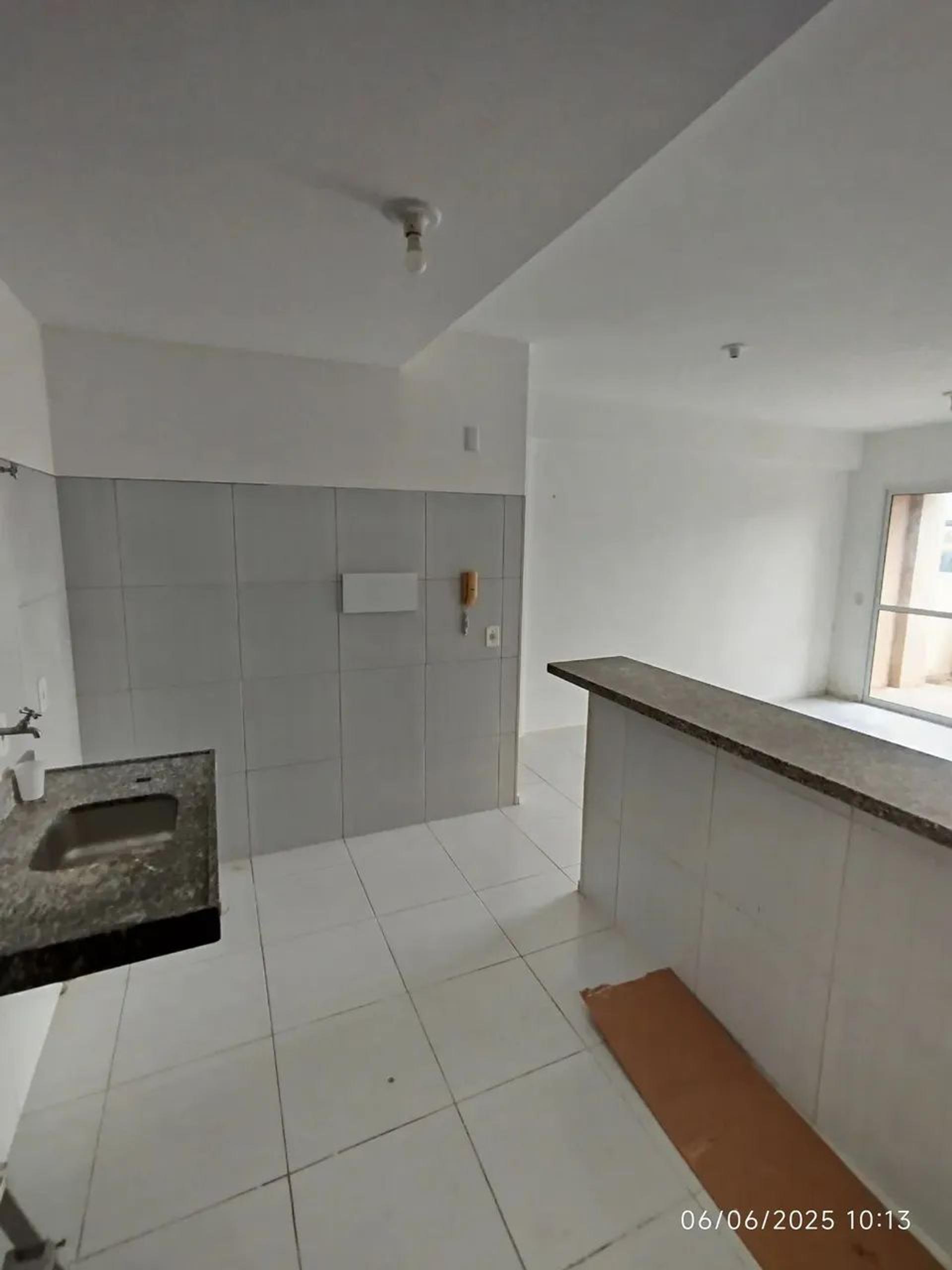 Vende-SE Apartamento DE 02 Quartos Com Elevador E Piscina NA Cajazeiras EM Fortaleza CearÁ