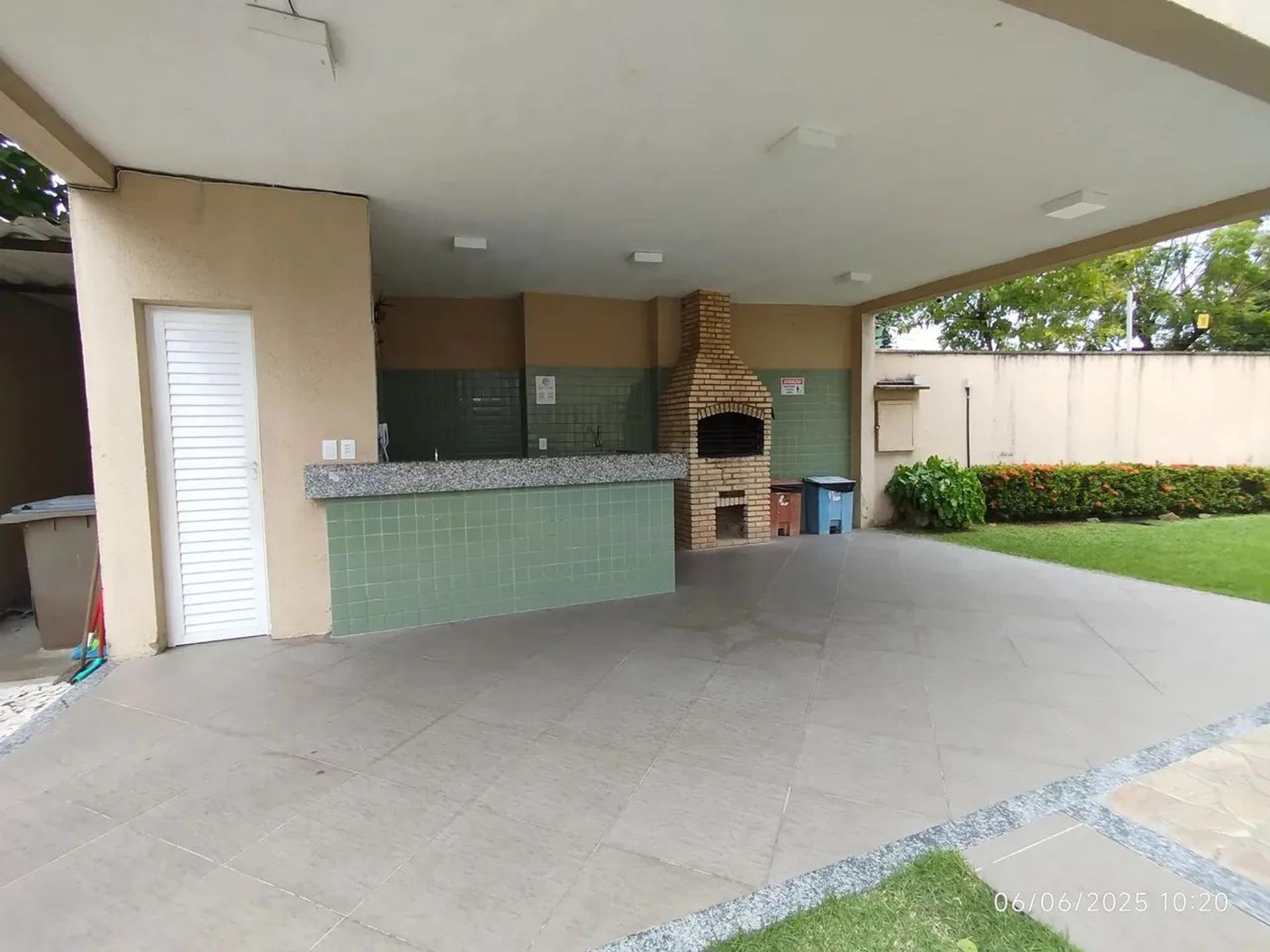 Vende-SE Apartamento Com Pisicna E Projetado Com Elevador Nas Cajazeiras EM Fortaleza CearÁ
