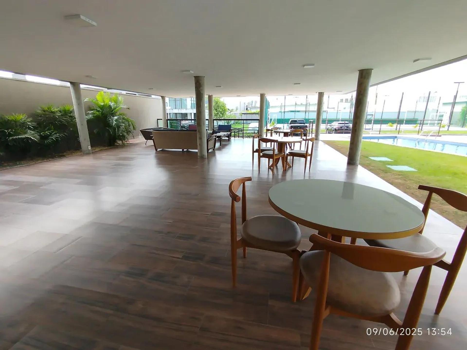 Vende-SE Casa Duplex Próximo AO Shopping DO Eusébio