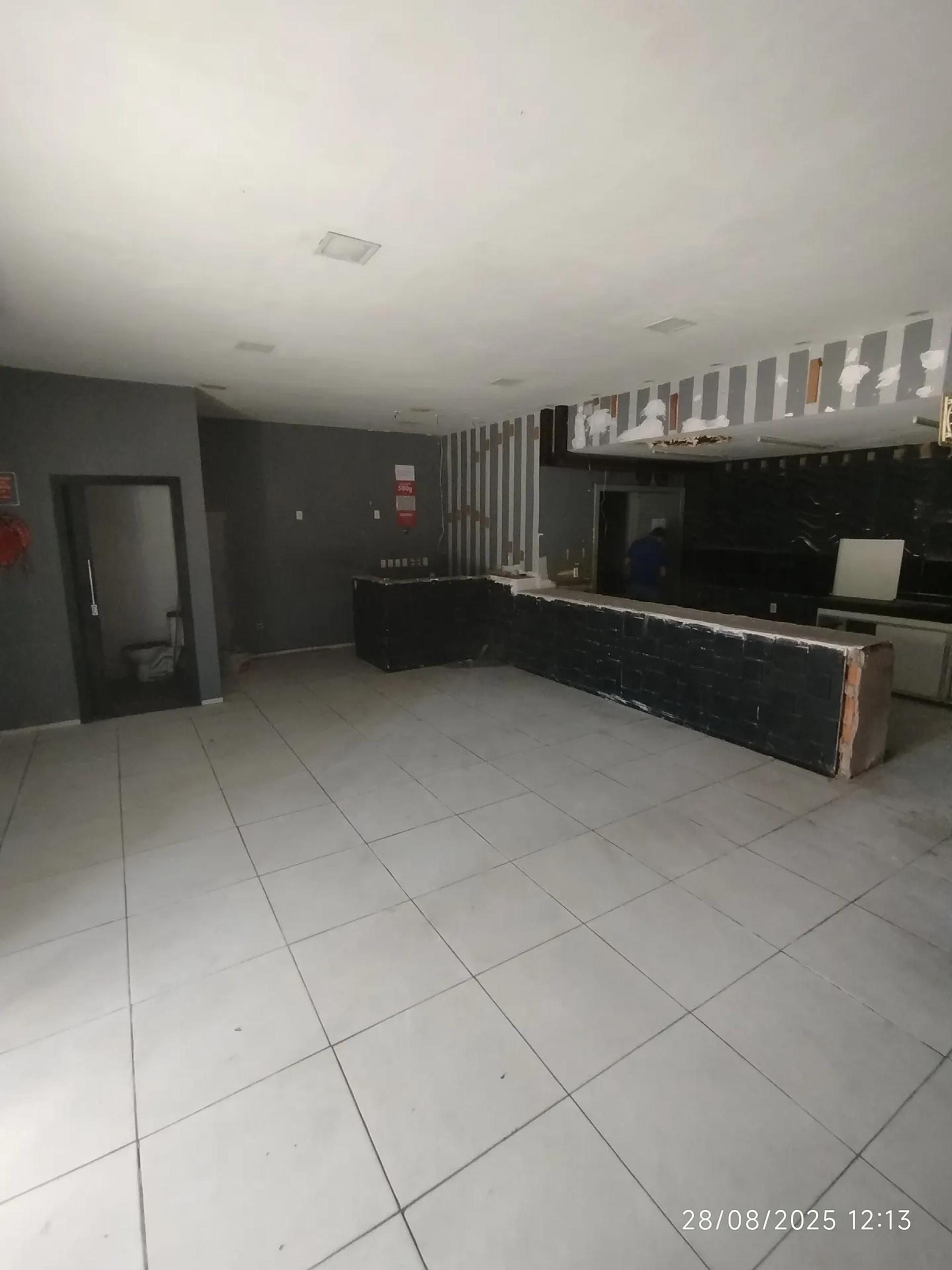 Ponto Comercial na Avenida 13 de Maio, 441, Fátima em Fortaleza, por R$ 15.000/Mês - Viva Real