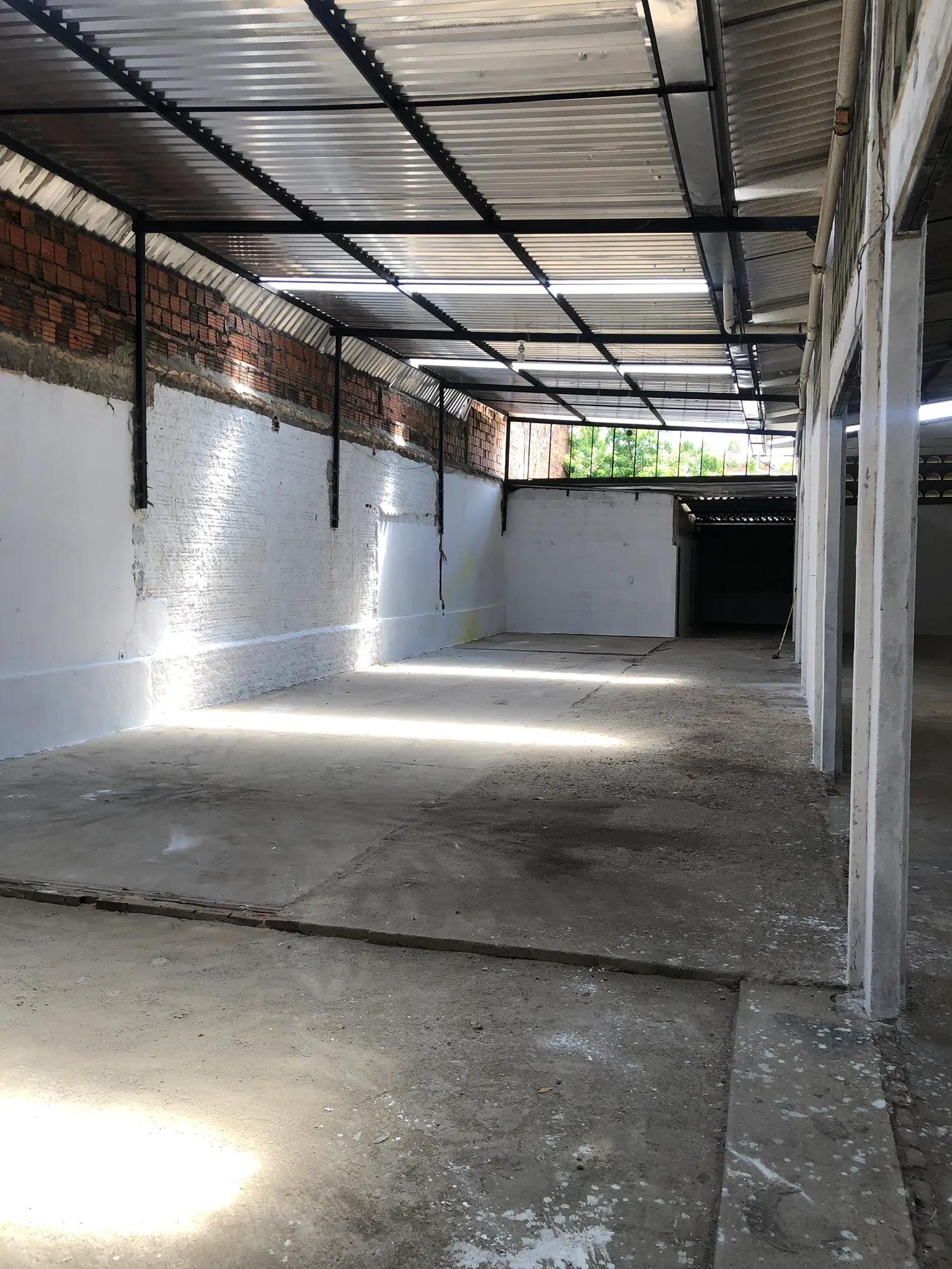 Galpão/Depósito/Armazém na Avenida Juscelino Kubitschek, 3385, Passaré em Fortaleza, por R$ 15.000/Mês - Viva Real