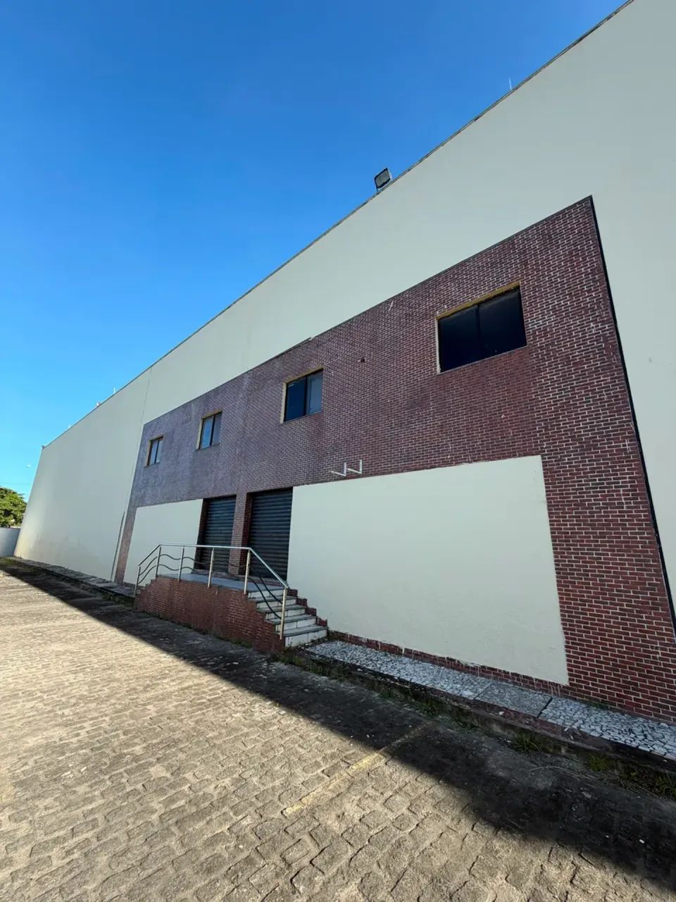 Galpão de 4.000m² para Alugar na BR-116 Doca, Escritórios e Estacionamento