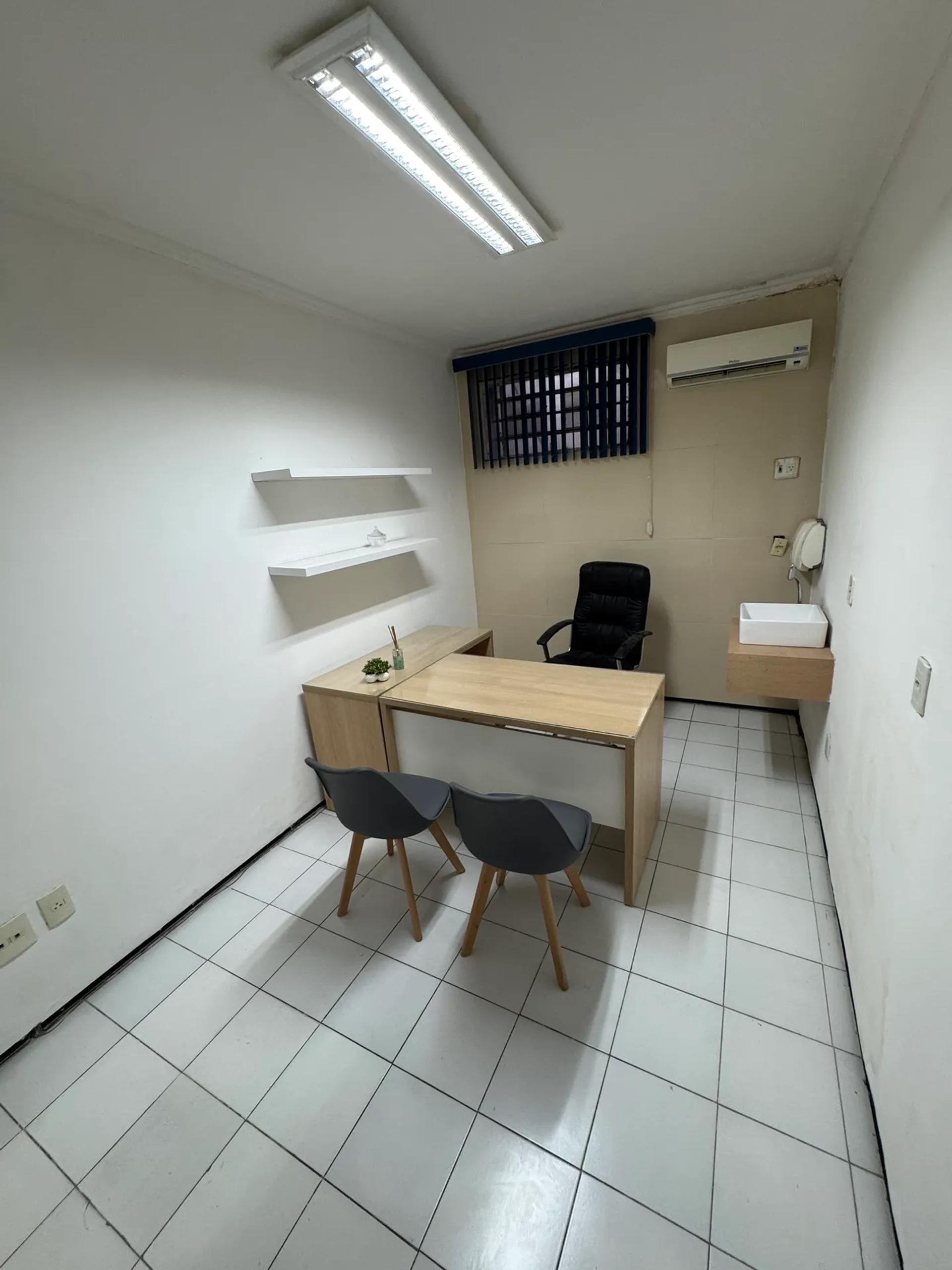 Consultório na Avenida Jovita Feitosa, 2816, Parquelândia em Fortaleza, por R$ 750/Mês - Viva Real