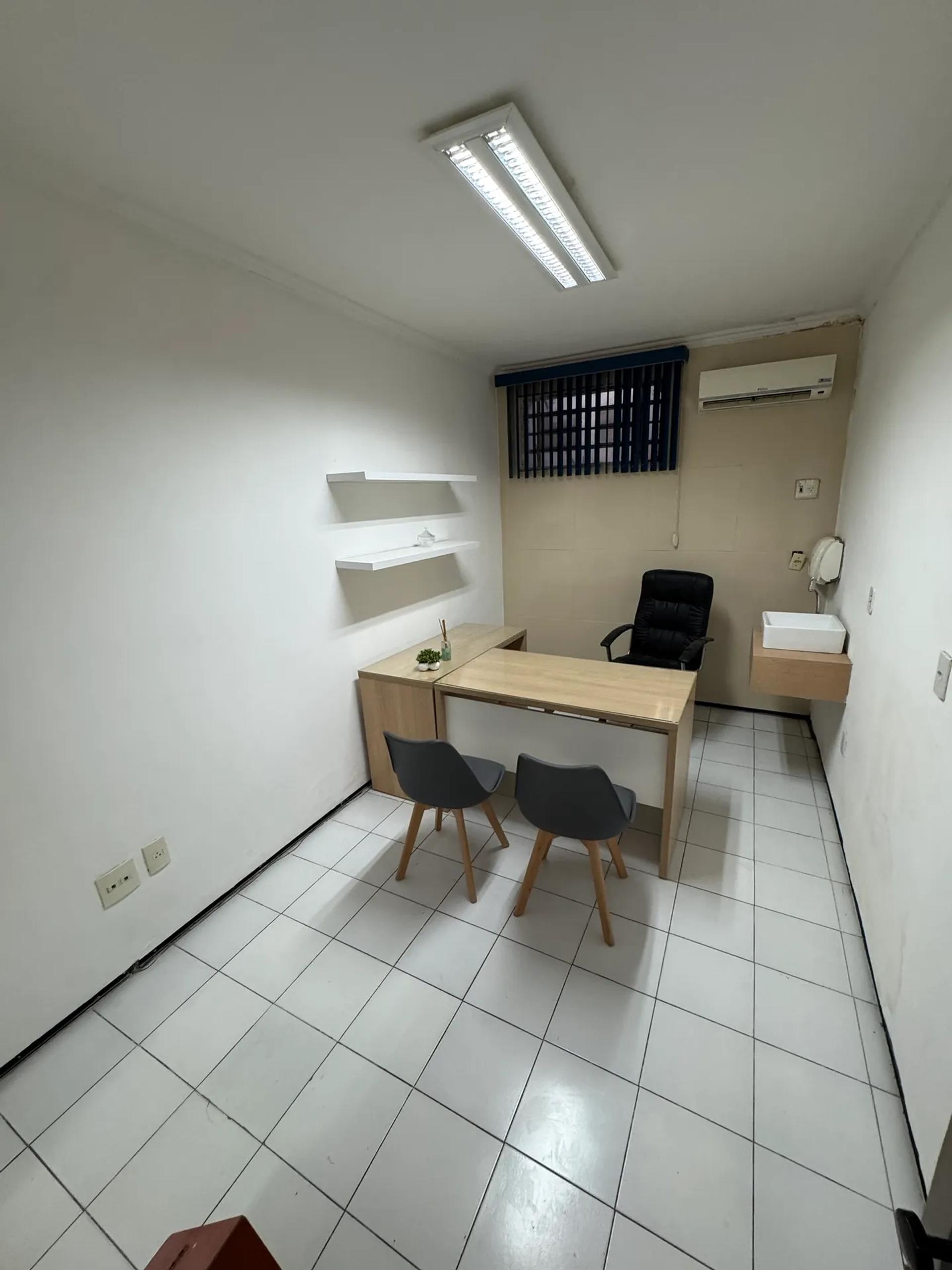 Consultório na Avenida Jovita Feitosa, 2816, Parquelândia em Fortaleza, por R$ 750/Mês - Viva Real